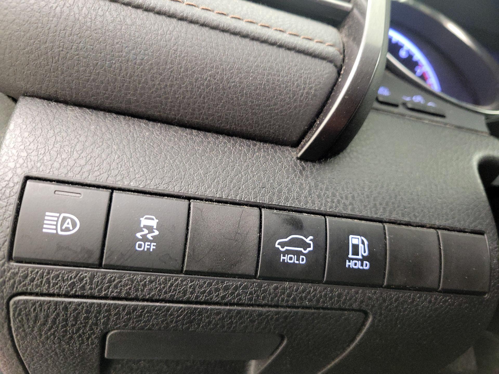 Thumbnail: 2019 Toyota Camry - 13
