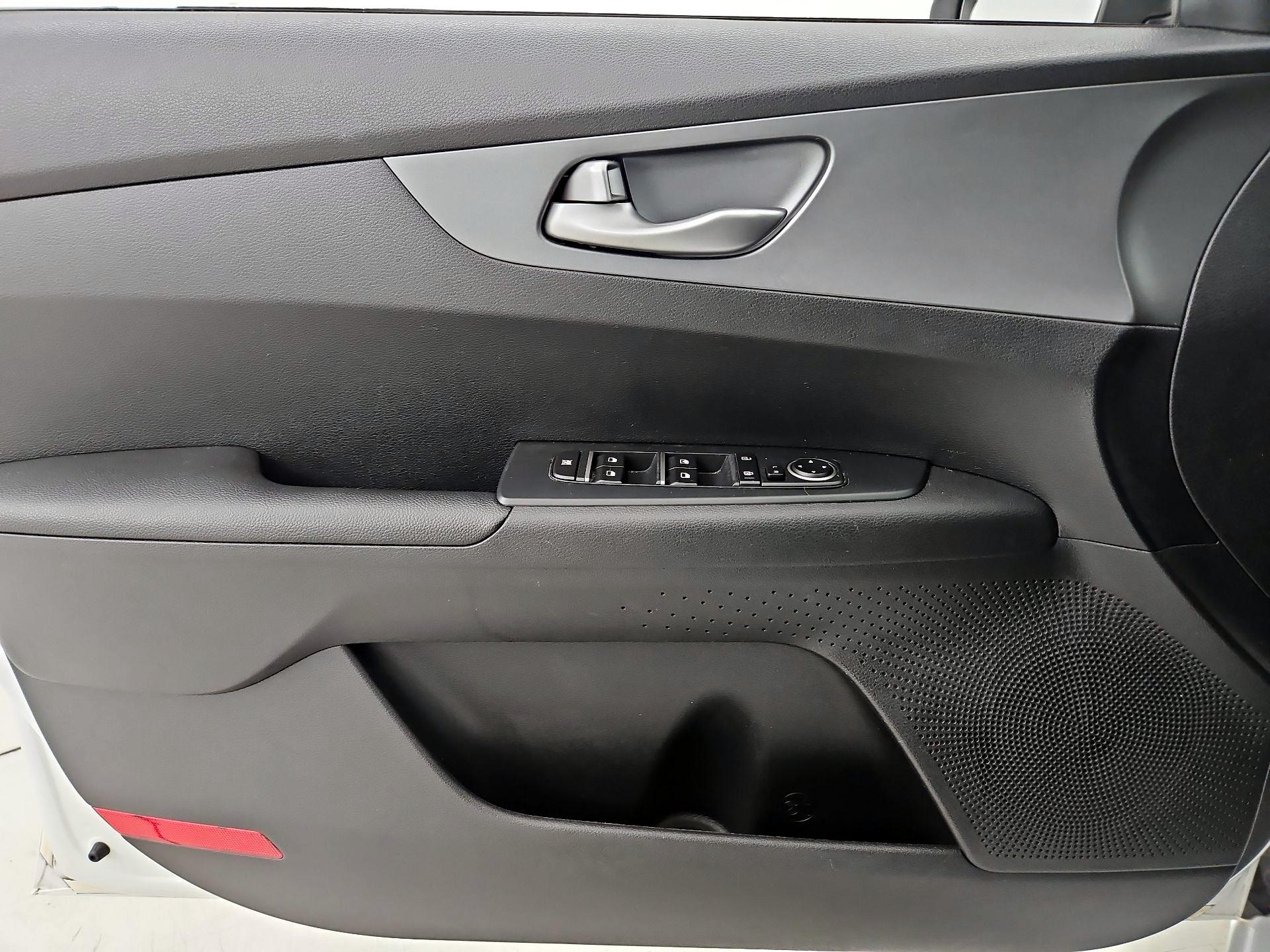 Thumbnail: 2020 Kia Forte - 12