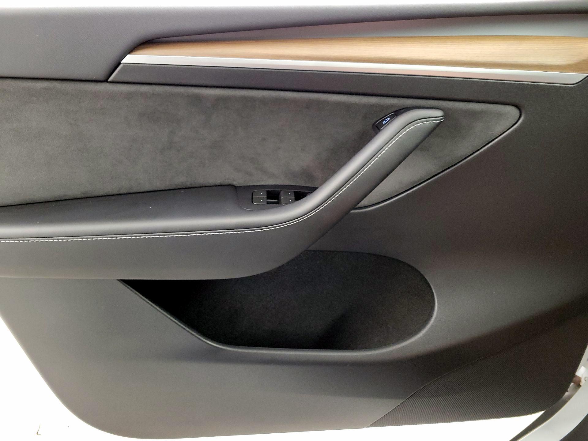 Thumbnail: 2023 Tesla Model Y - 12