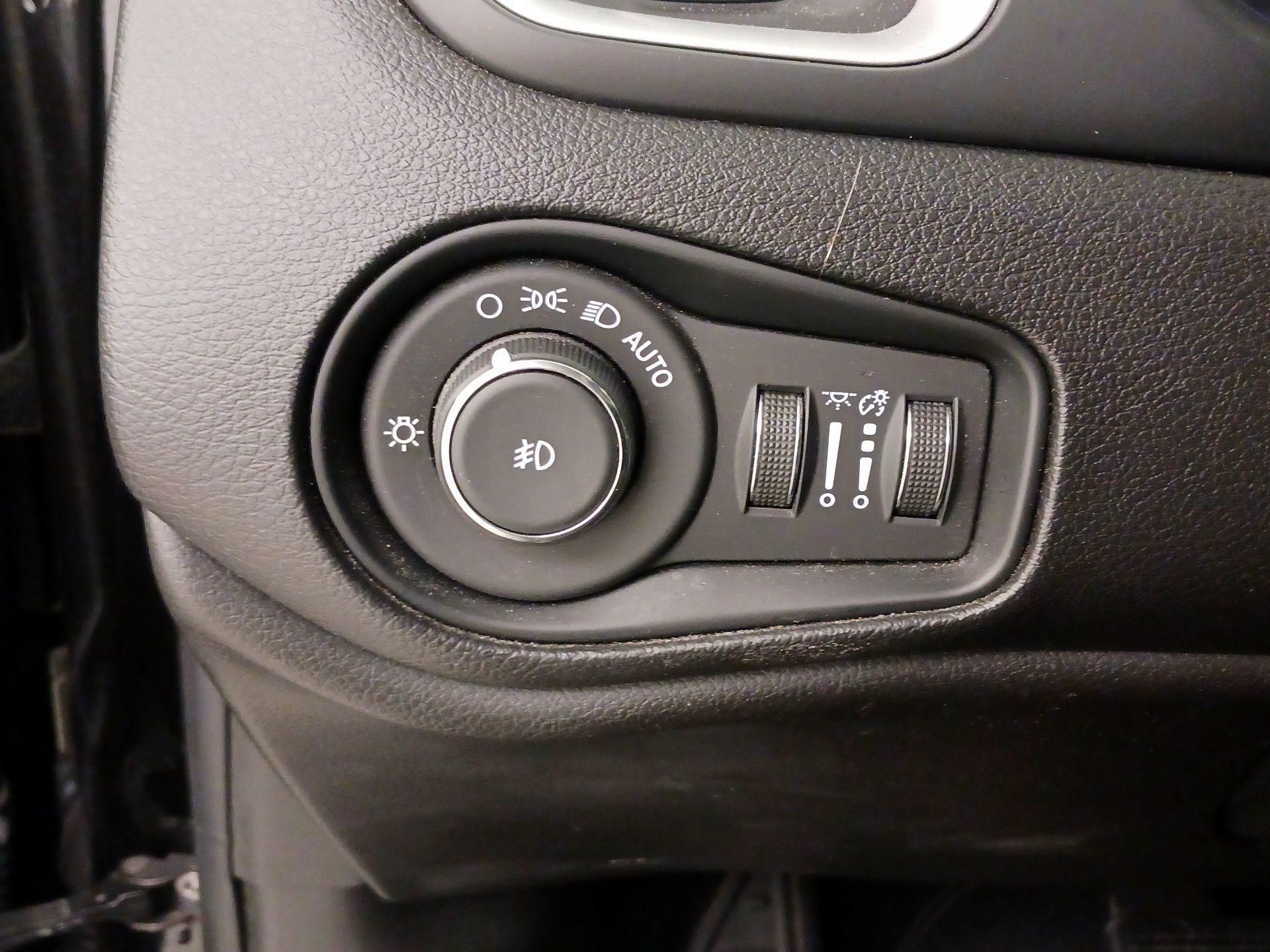 Thumbnail: 2021 Jeep Renegade - 13