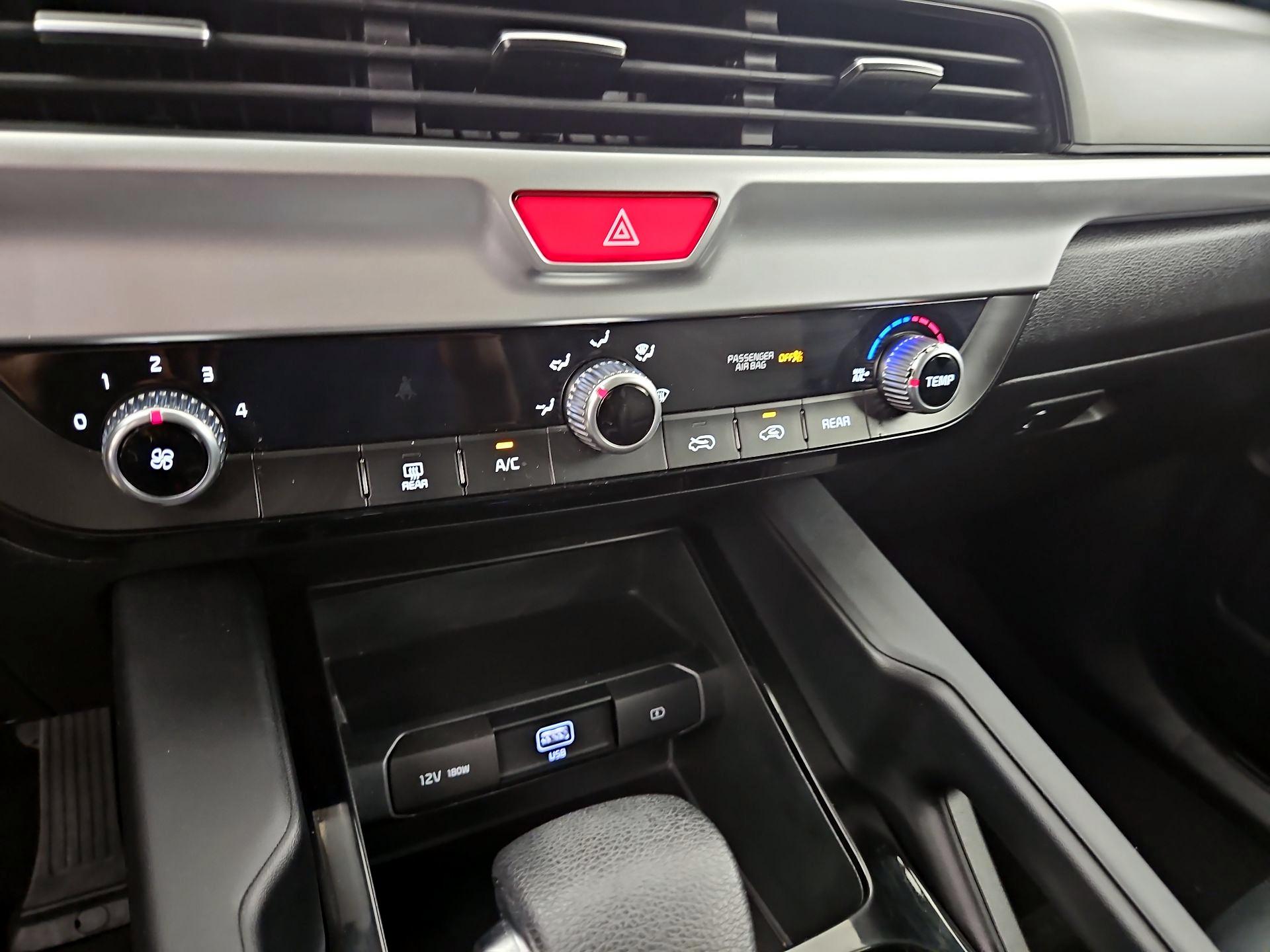 Thumbnail: 2021 Kia Telluride - 16