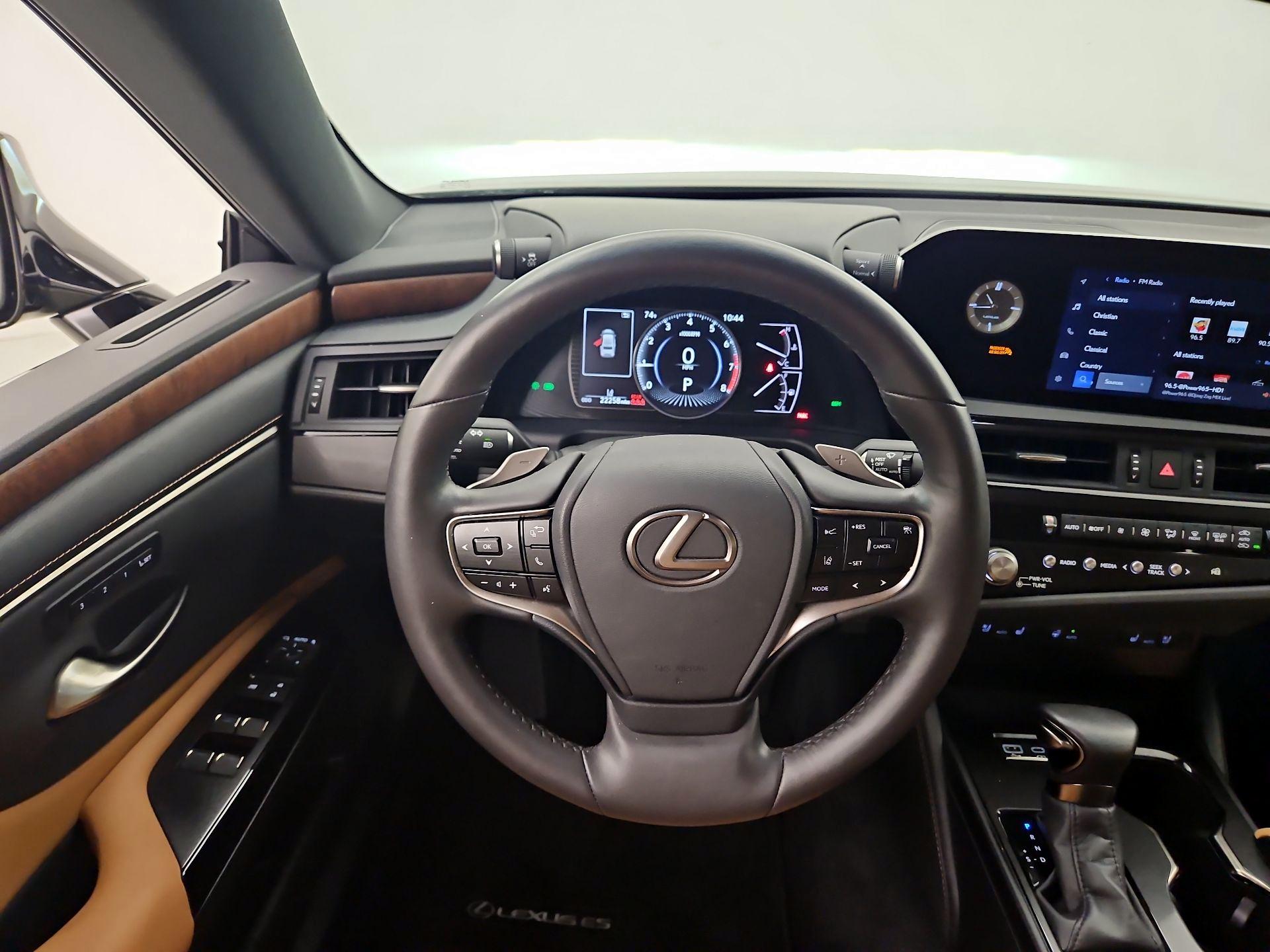 Thumbnail: 2023 Lexus ES - 10