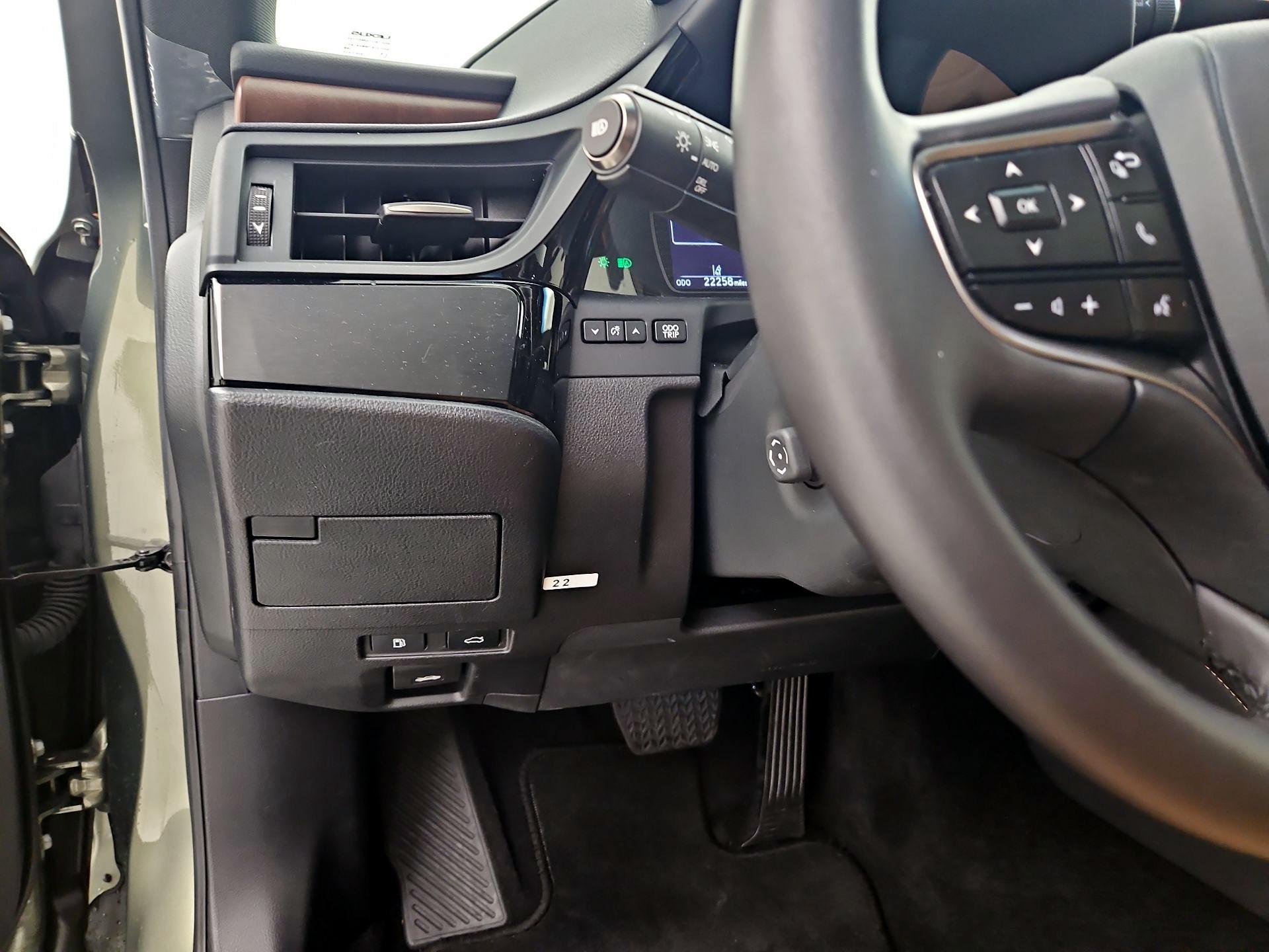 Thumbnail: 2023 Lexus ES - 13