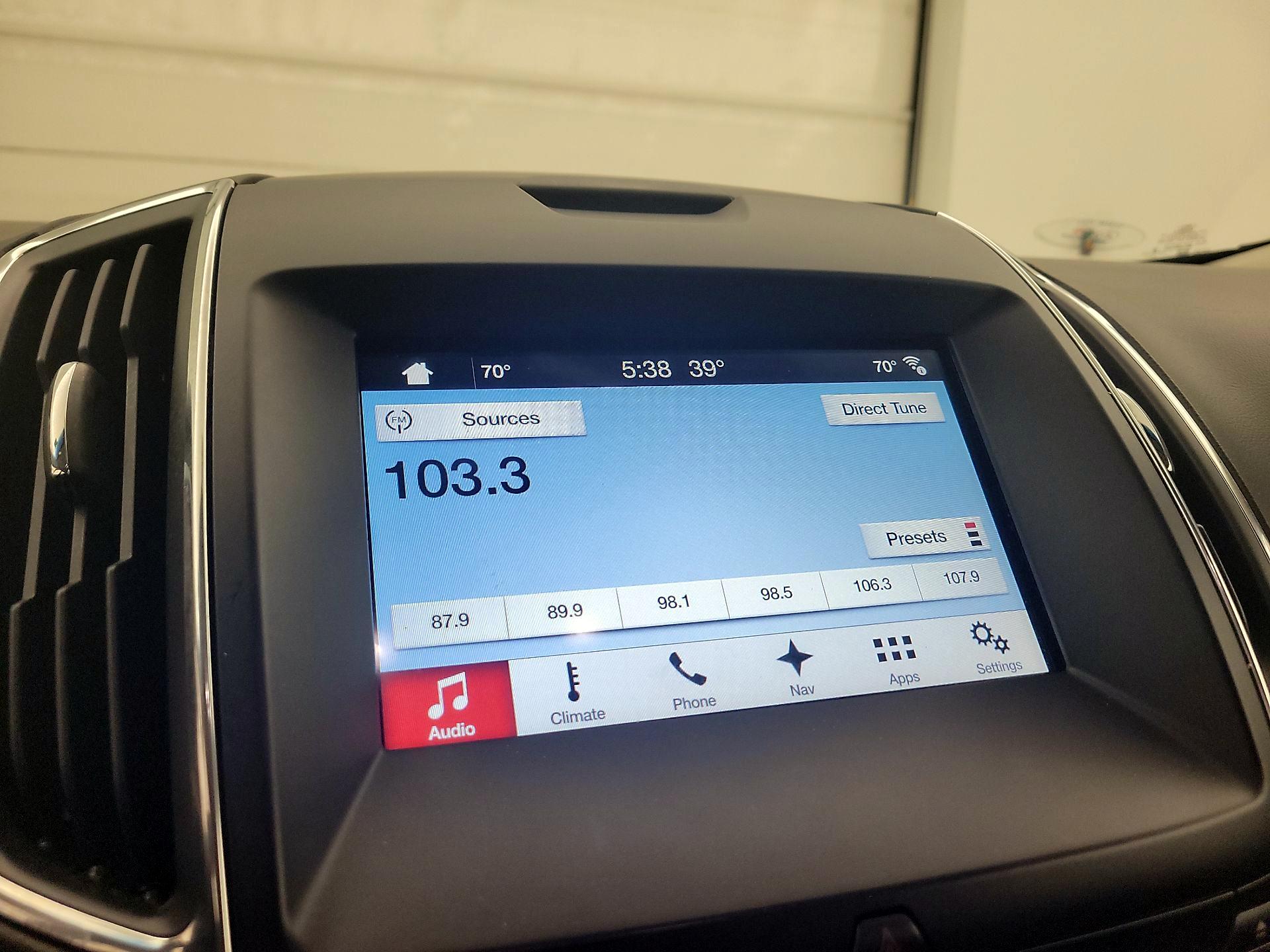 Thumbnail: 2018 Ford Edge - 15