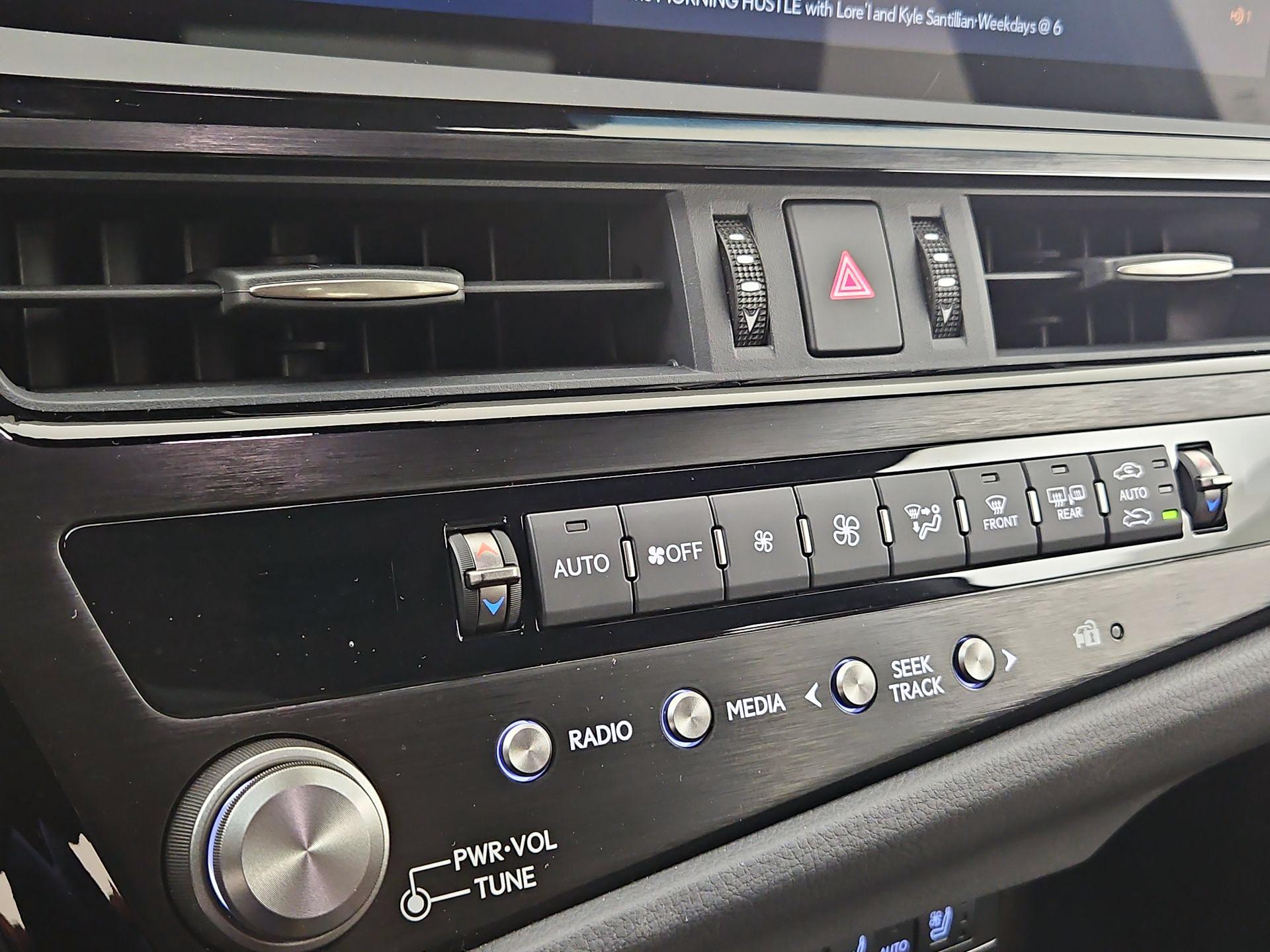 Thumbnail: 2024 Lexus ES - 17