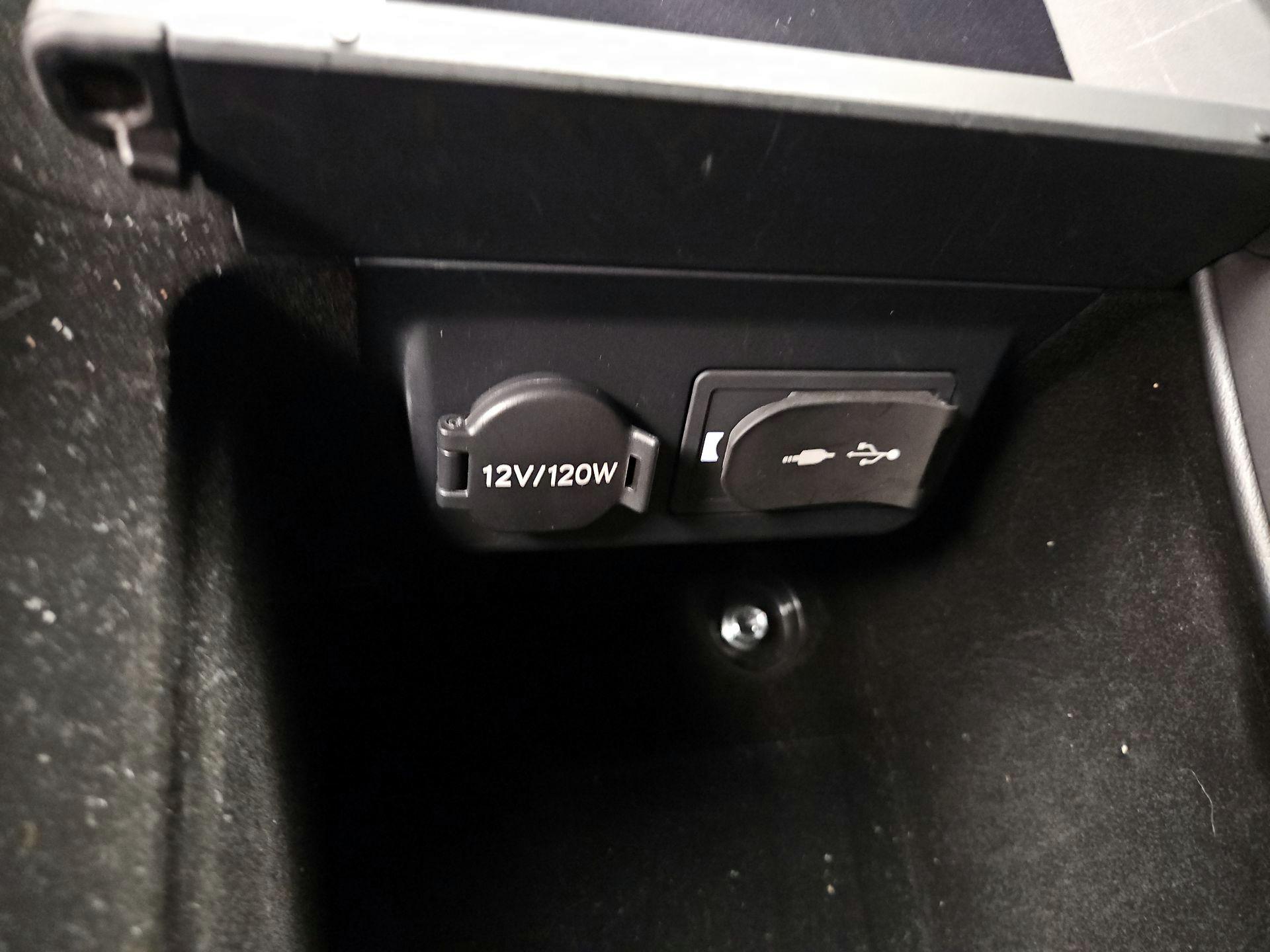 Thumbnail: 2018 Lexus LS - 19