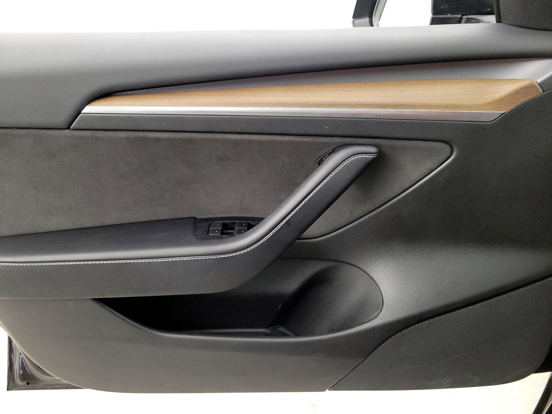 Thumbnail: 2022 Tesla Model 3 - 12