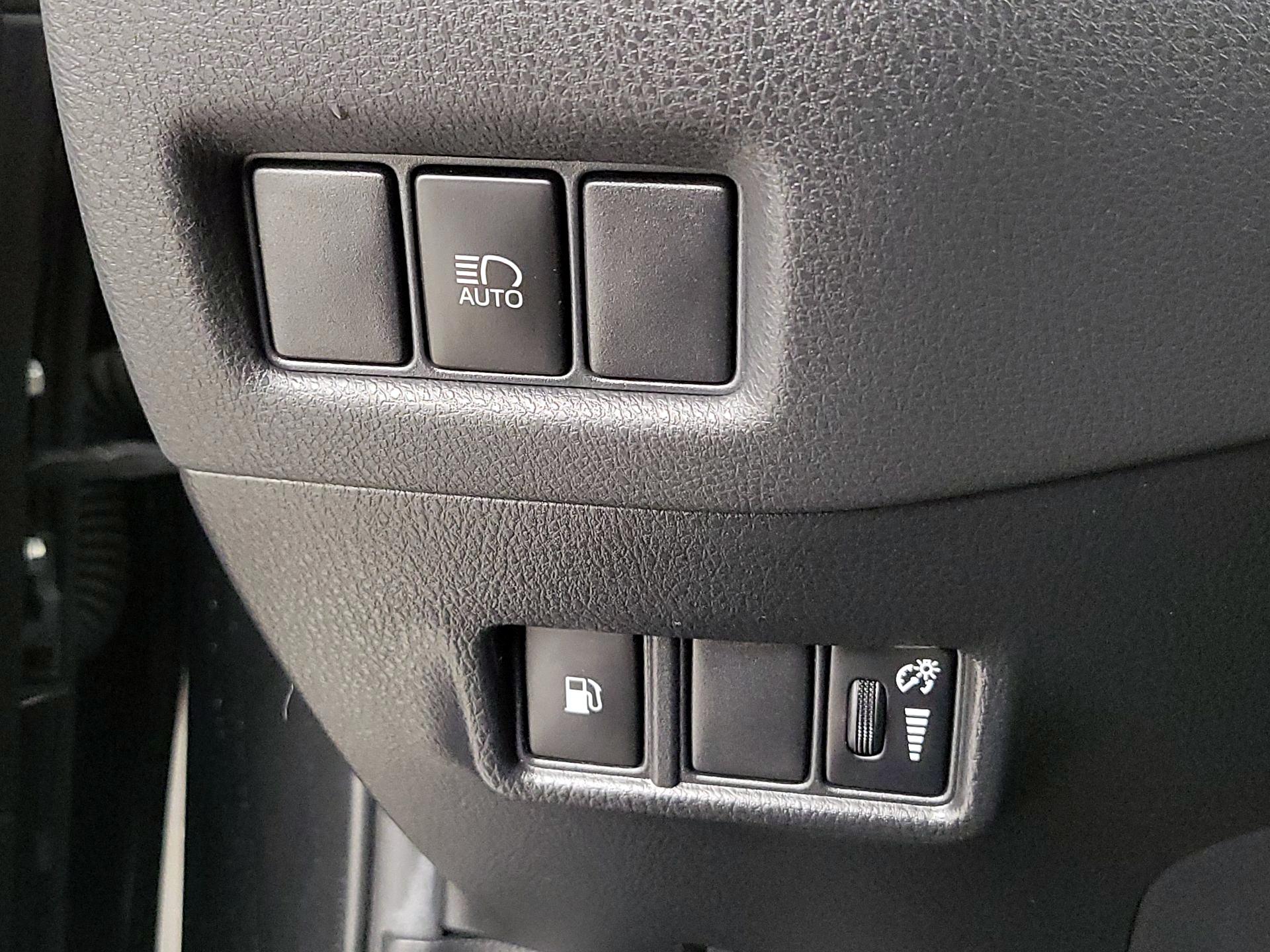 Thumbnail: 2020 Toyota C-HR - 13