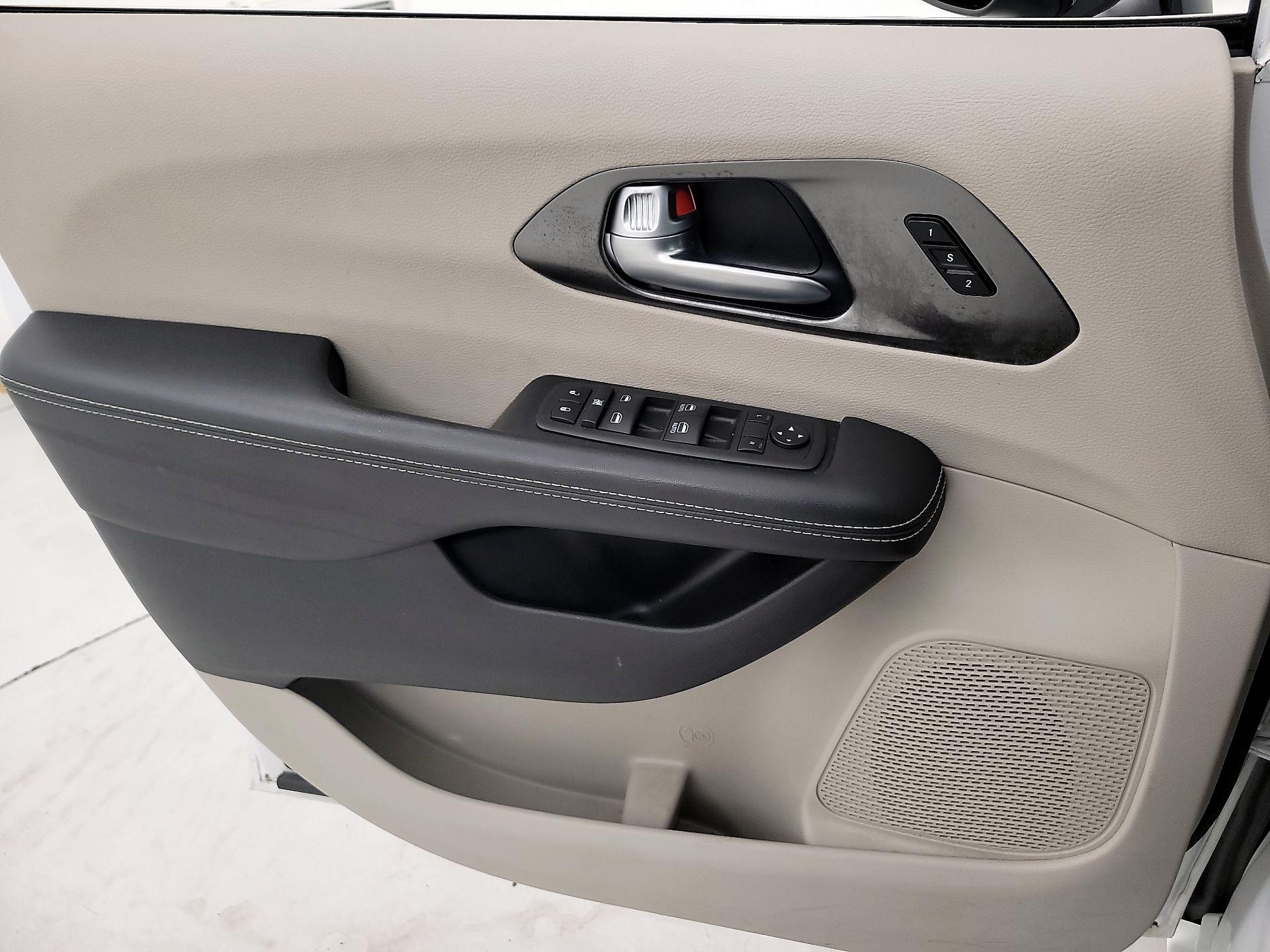 Thumbnail: 2024 Chrysler Pacifica - 12