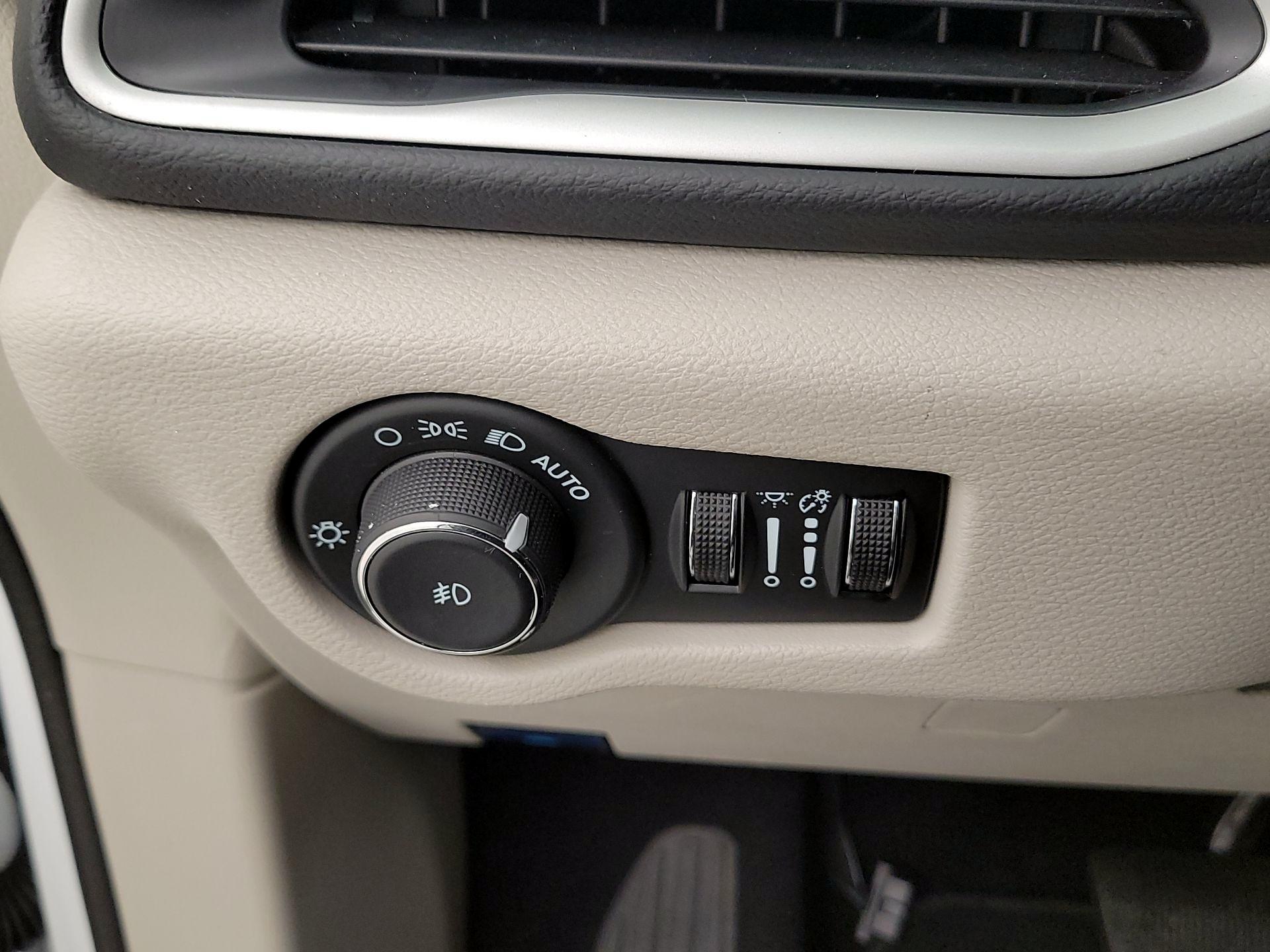 Thumbnail: 2024 Chrysler Pacifica - 13