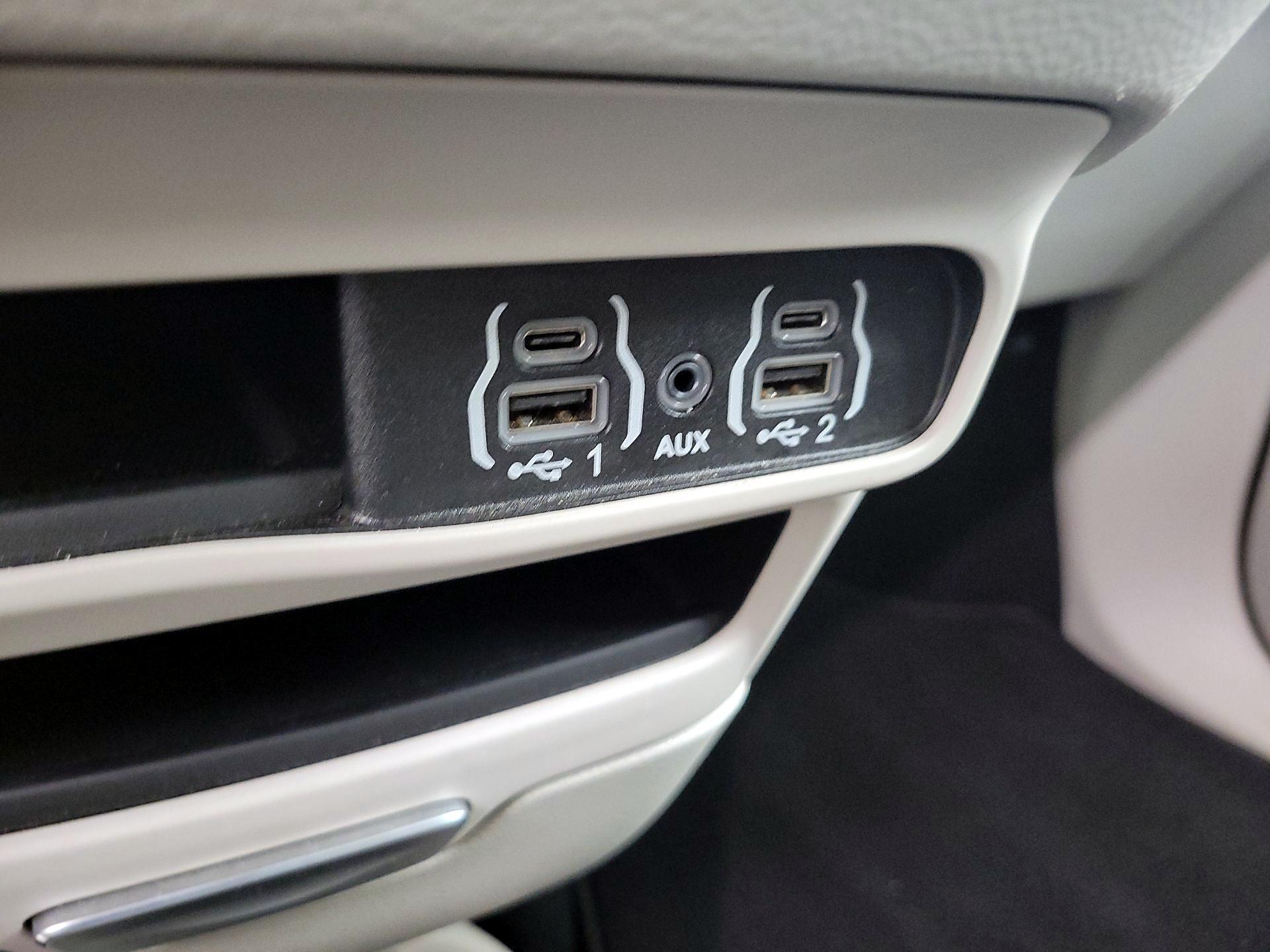 Thumbnail: 2024 Chrysler Pacifica - 18