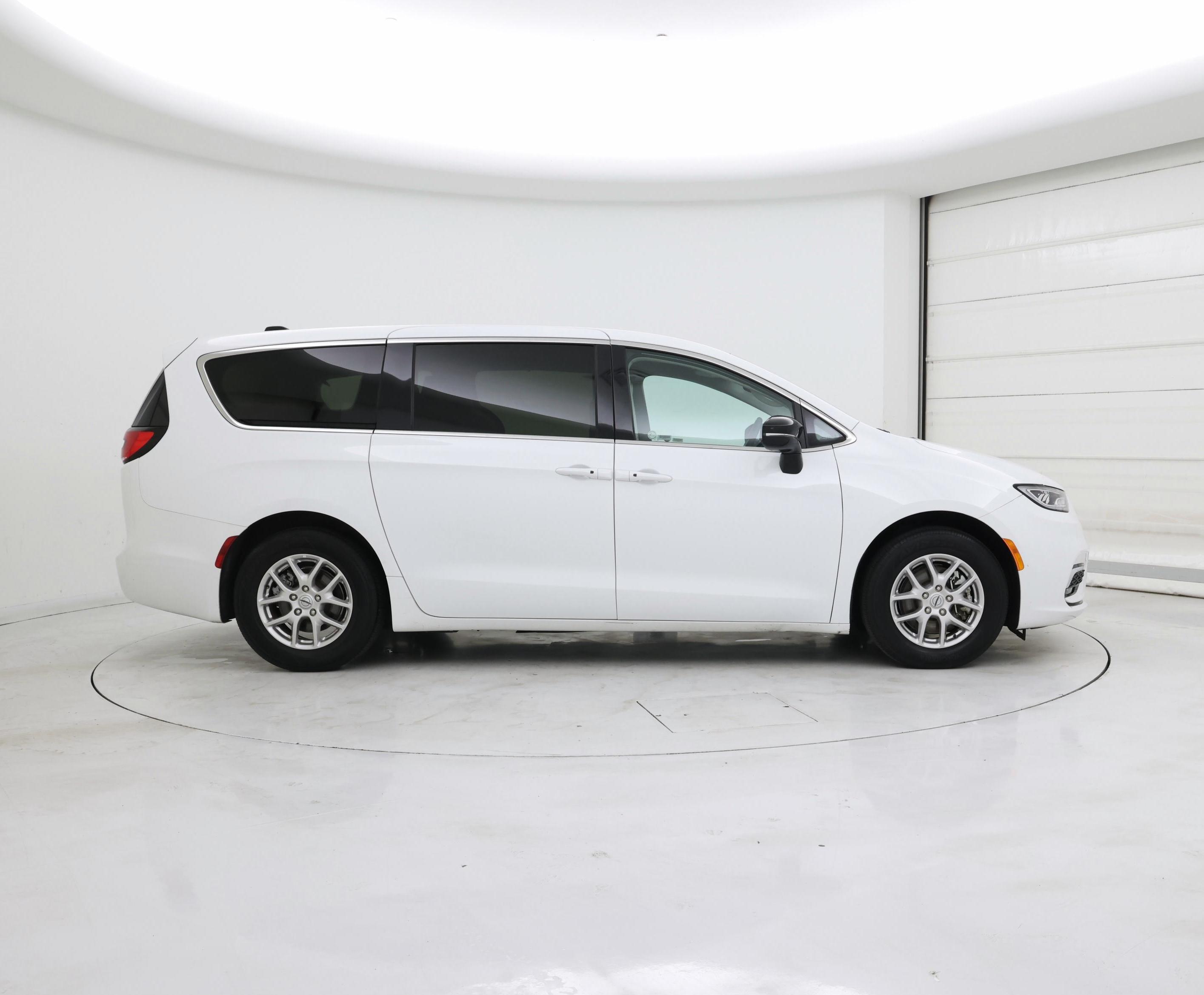 Thumbnail: 2024 Chrysler Pacifica - 7