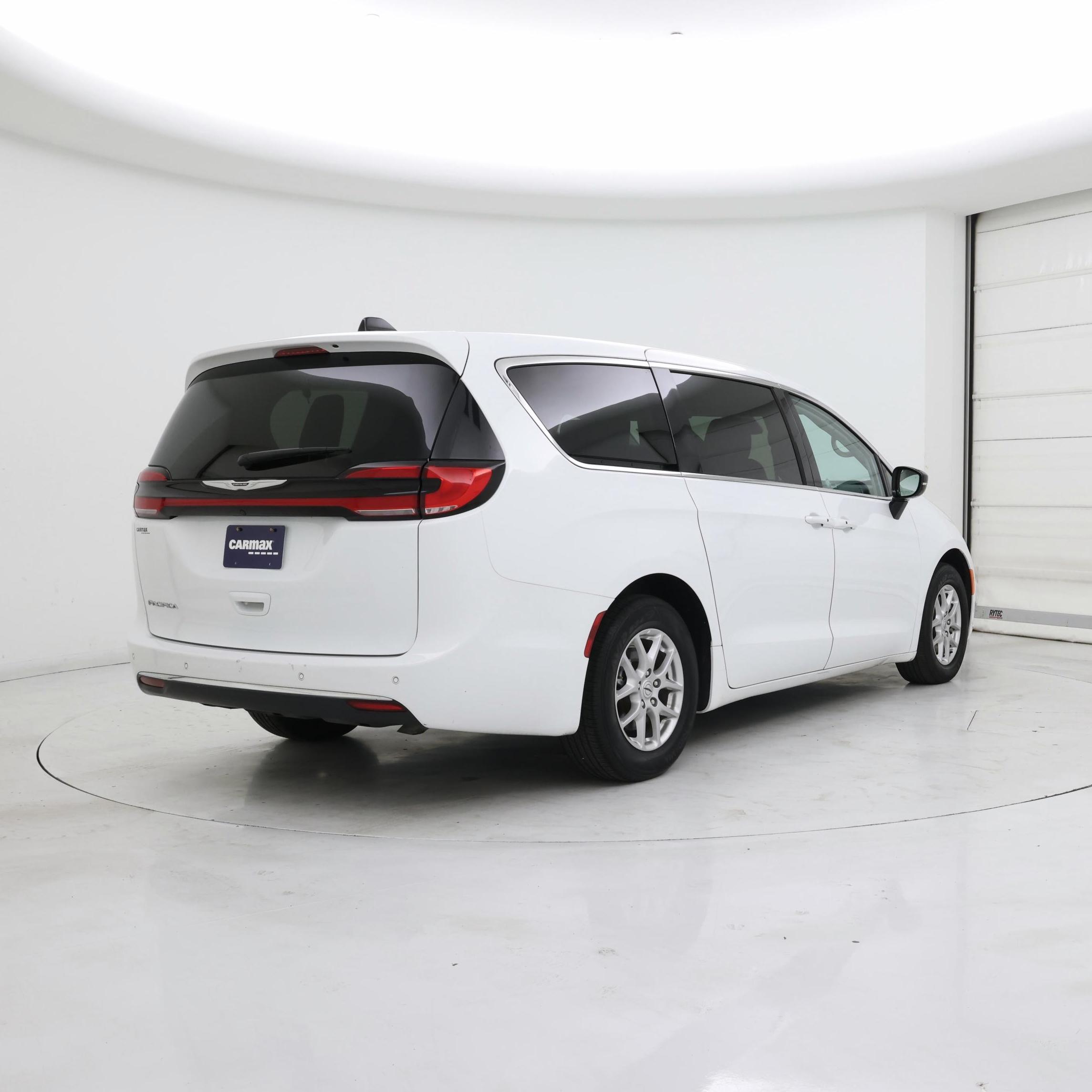 Thumbnail: 2024 Chrysler Pacifica - 8