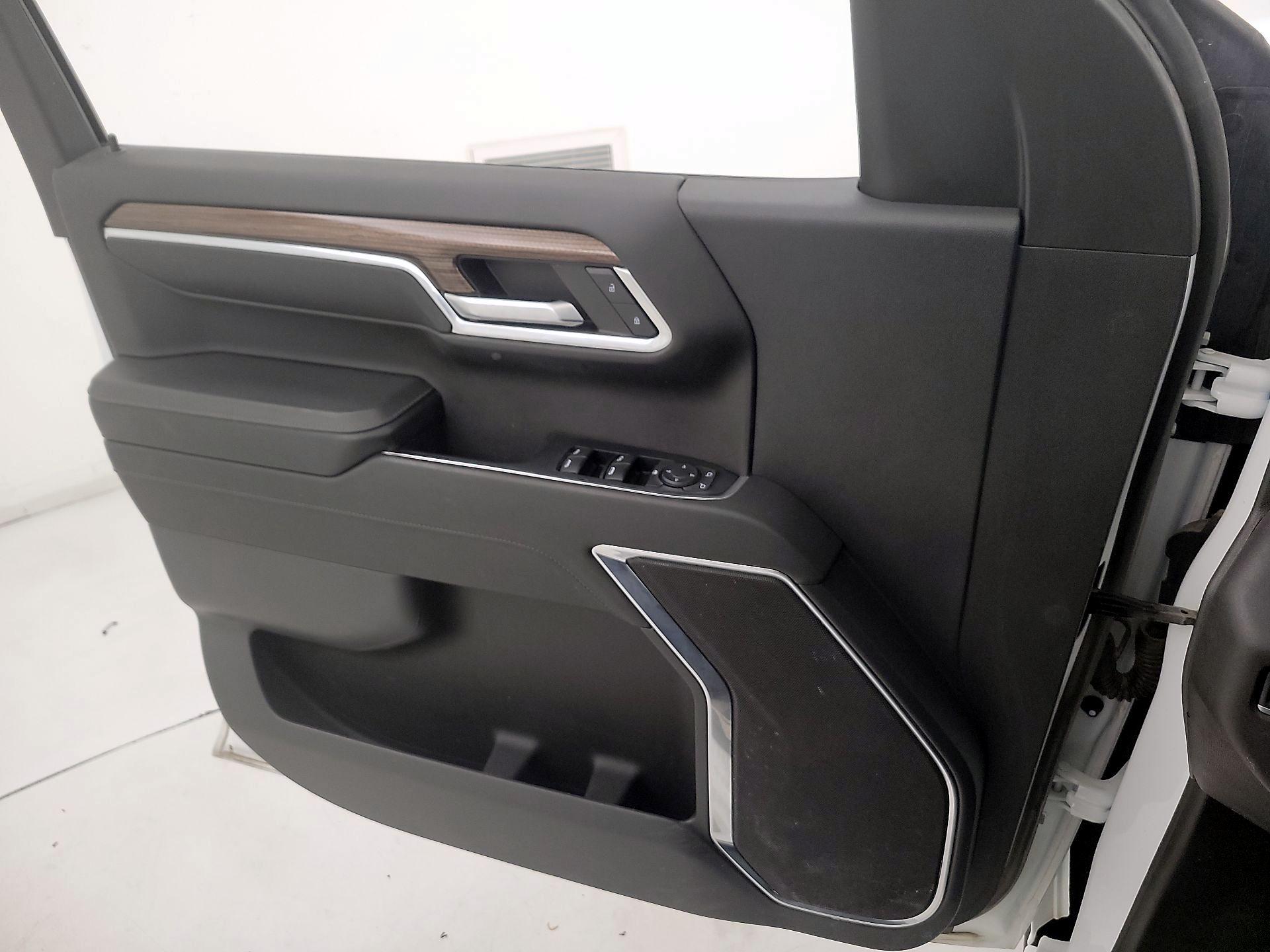 Thumbnail: 2023 Chevrolet Silverado 1500 - 12