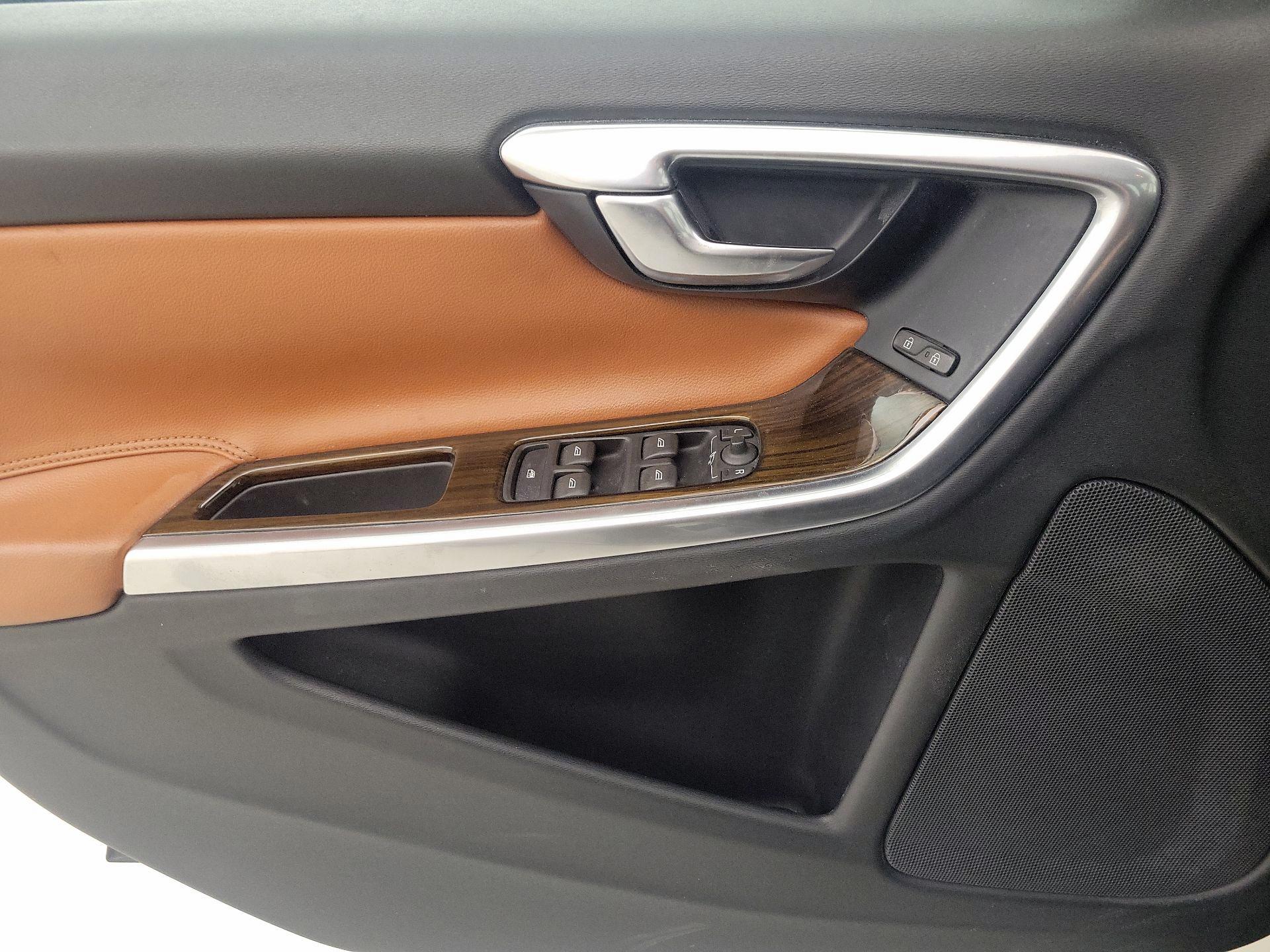 Thumbnail: 2015 Volvo S60 - 12