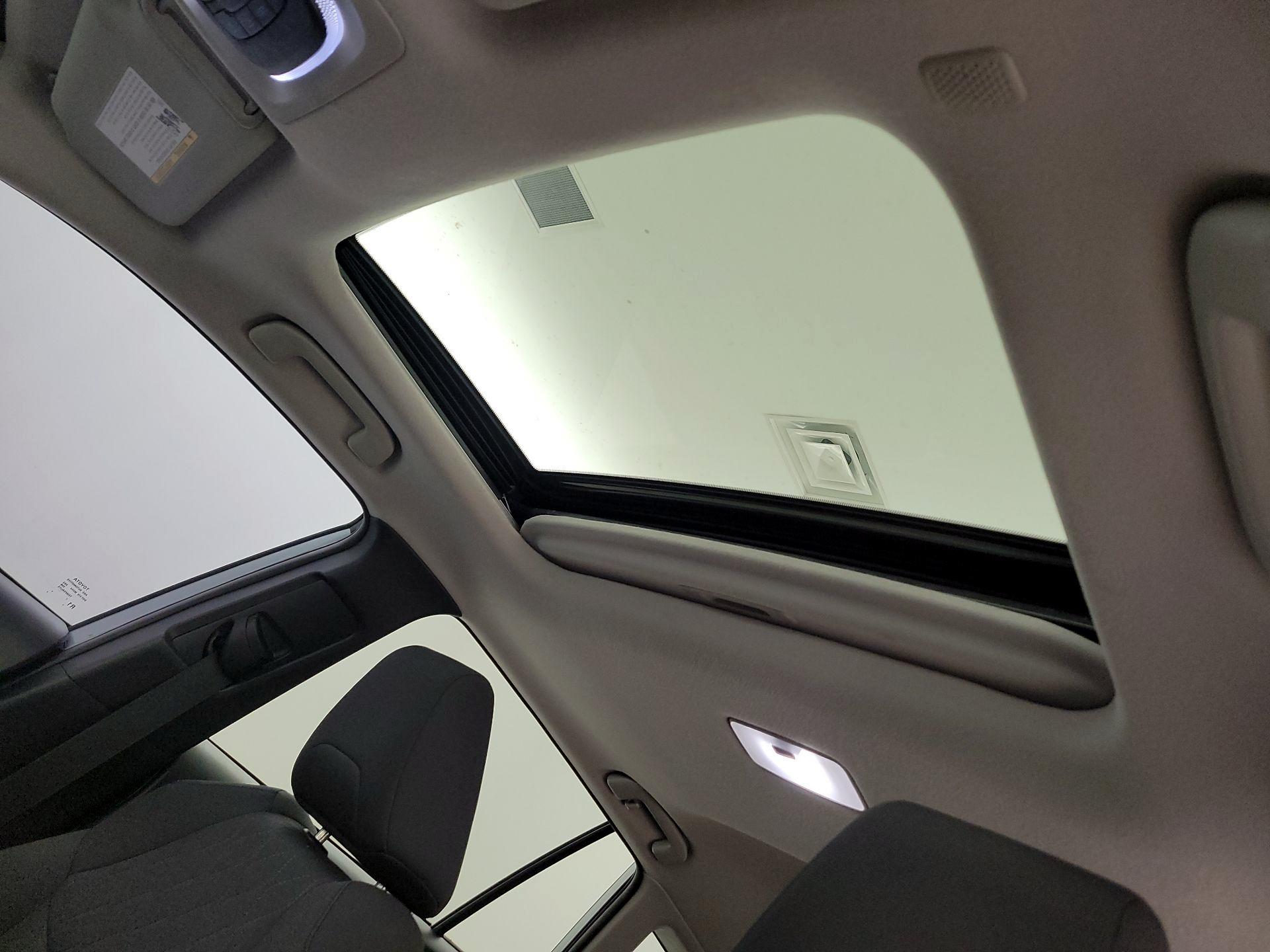 Thumbnail: 2022 Toyota Corolla Cross - 19