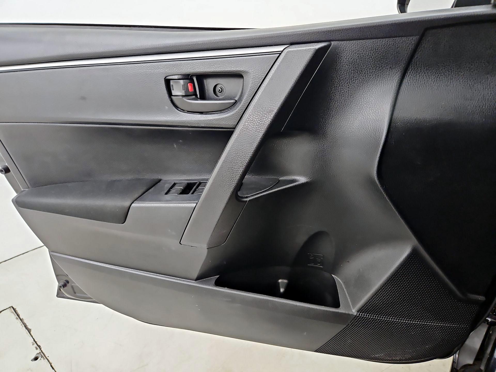 Thumbnail: 2015 Toyota Corolla - 12