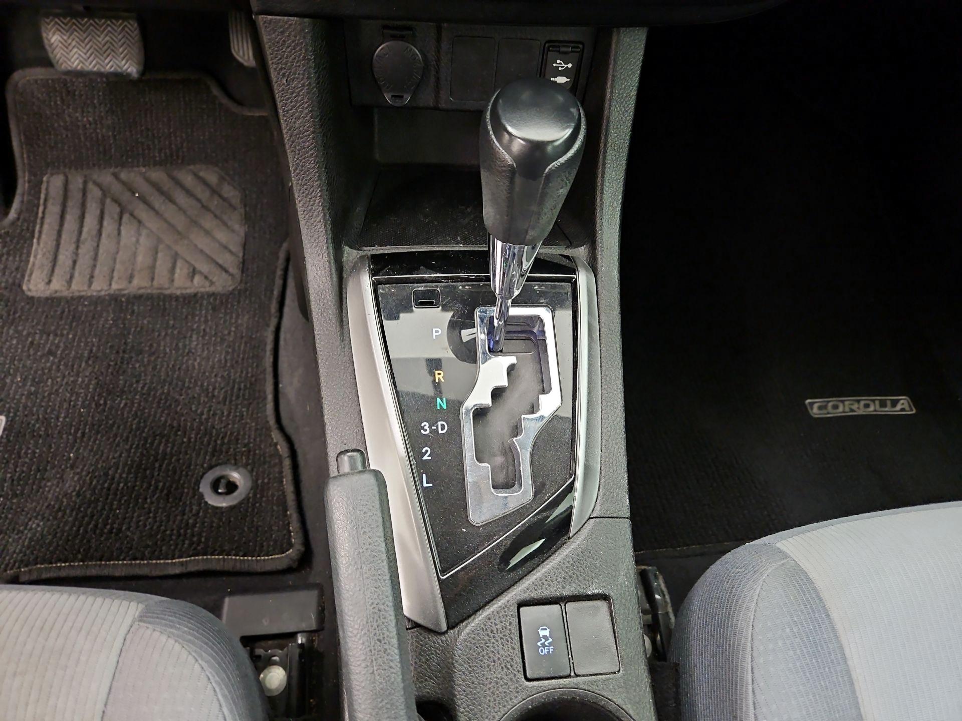 Thumbnail: 2015 Toyota Corolla - 16