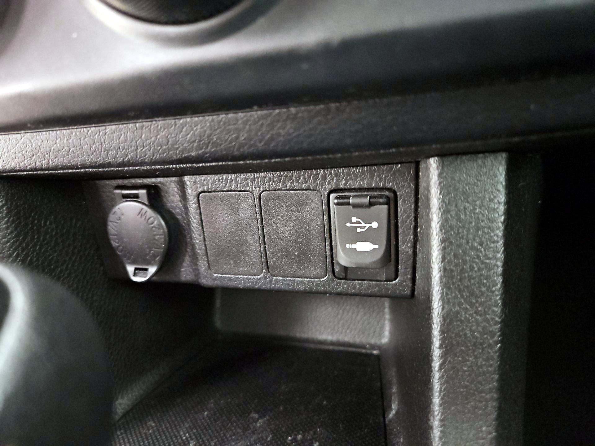 Thumbnail: 2015 Toyota Corolla - 17