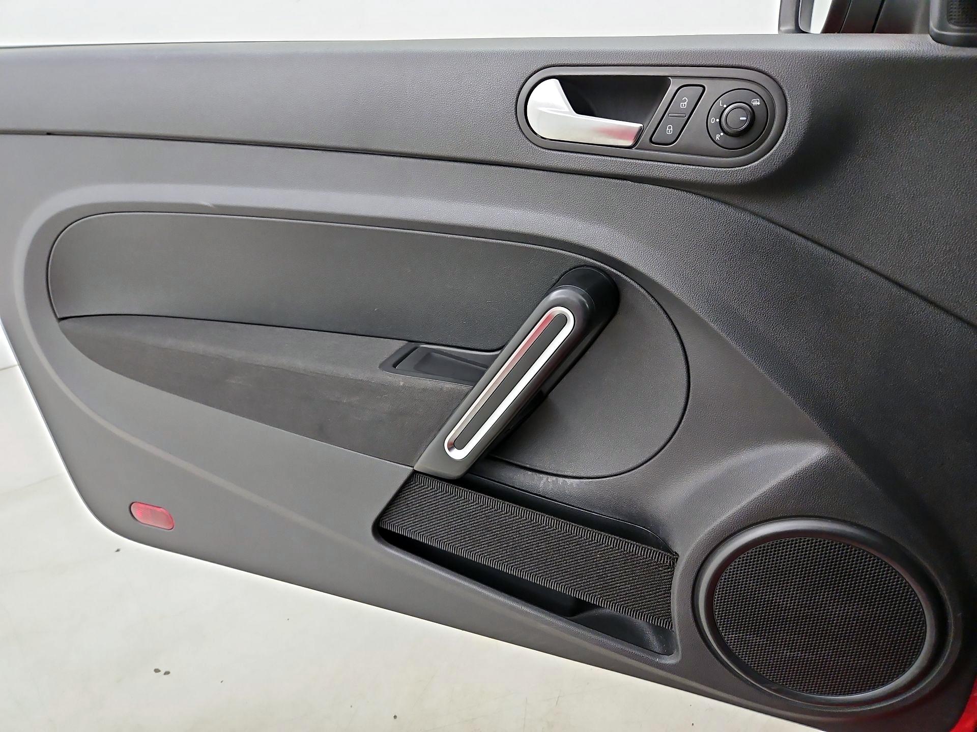 Thumbnail: 2019 Volkswagen Beetle - 12