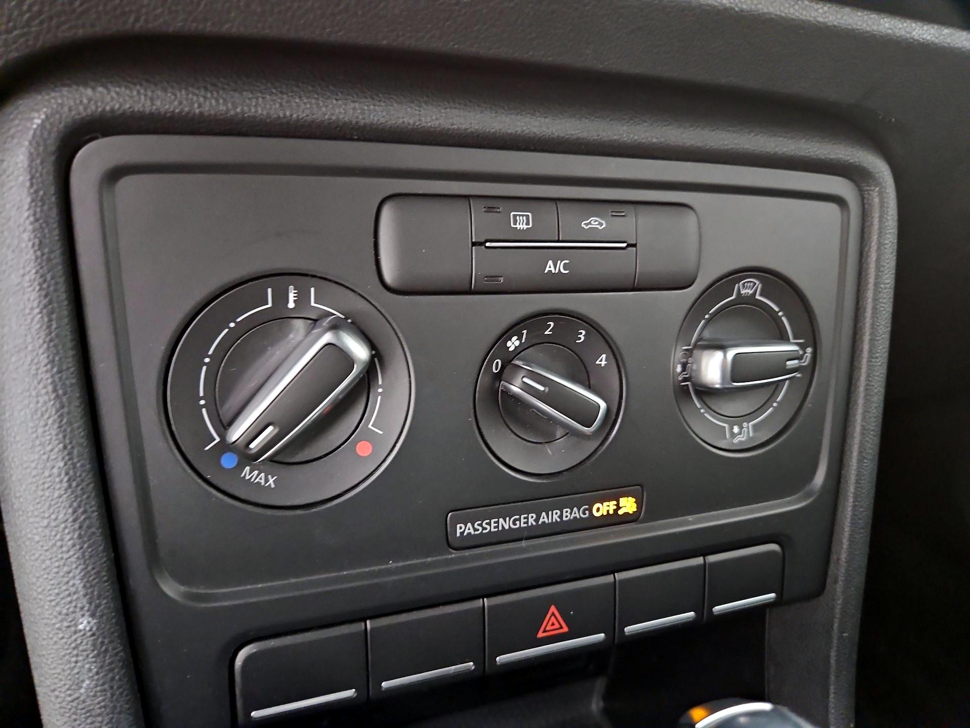 Thumbnail: 2019 Volkswagen Beetle - 16