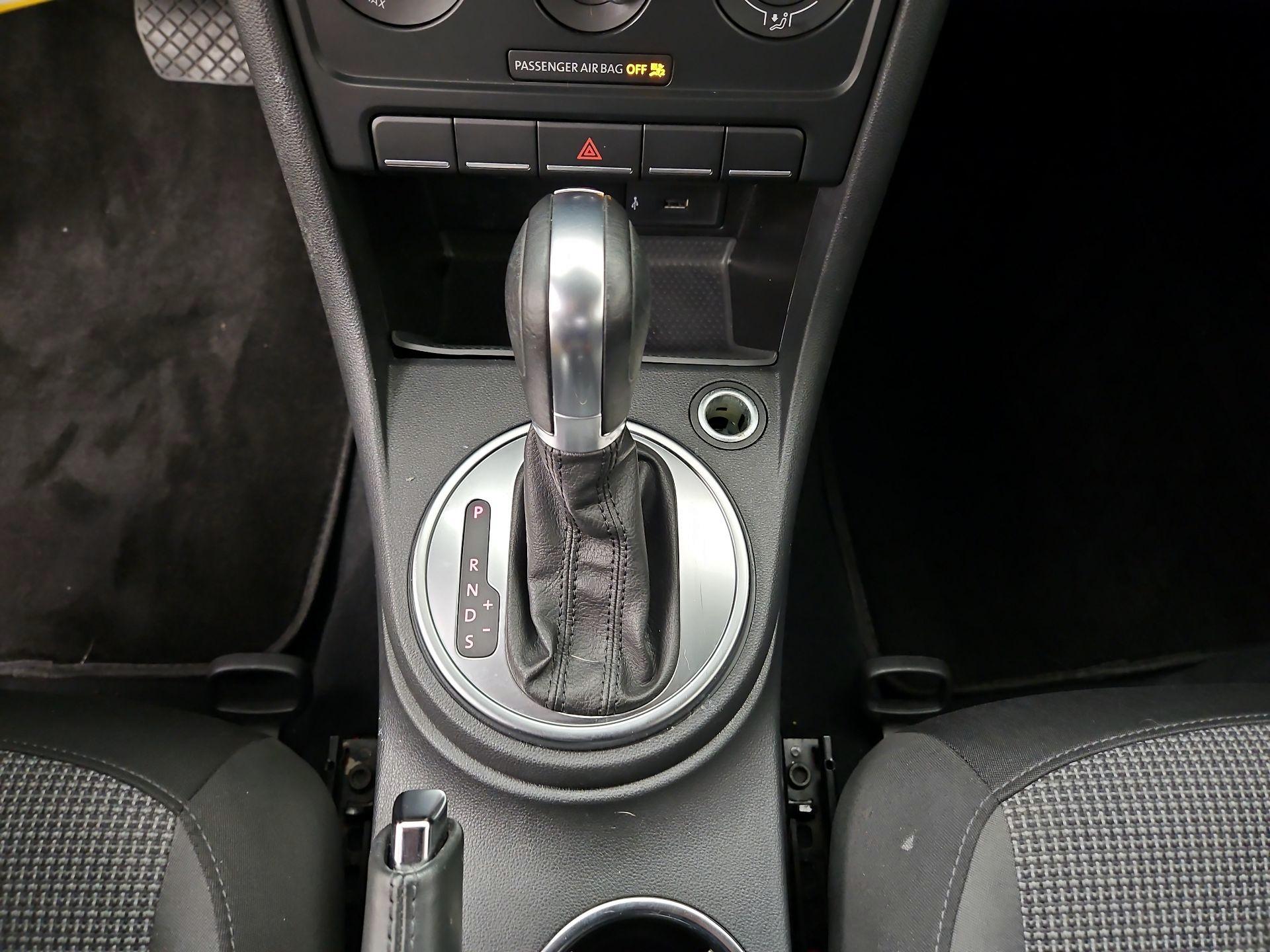 Thumbnail: 2019 Volkswagen Beetle - 17