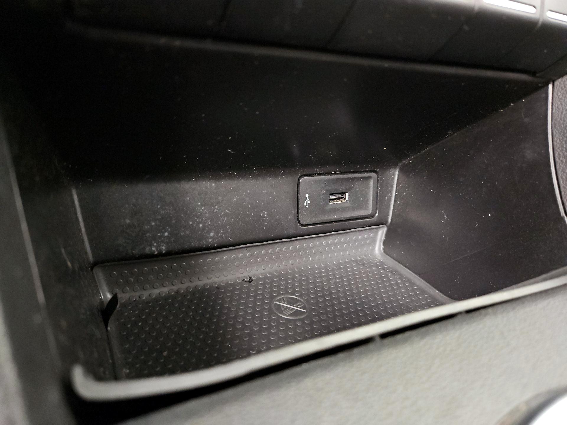 Thumbnail: 2019 Volkswagen Beetle - 18