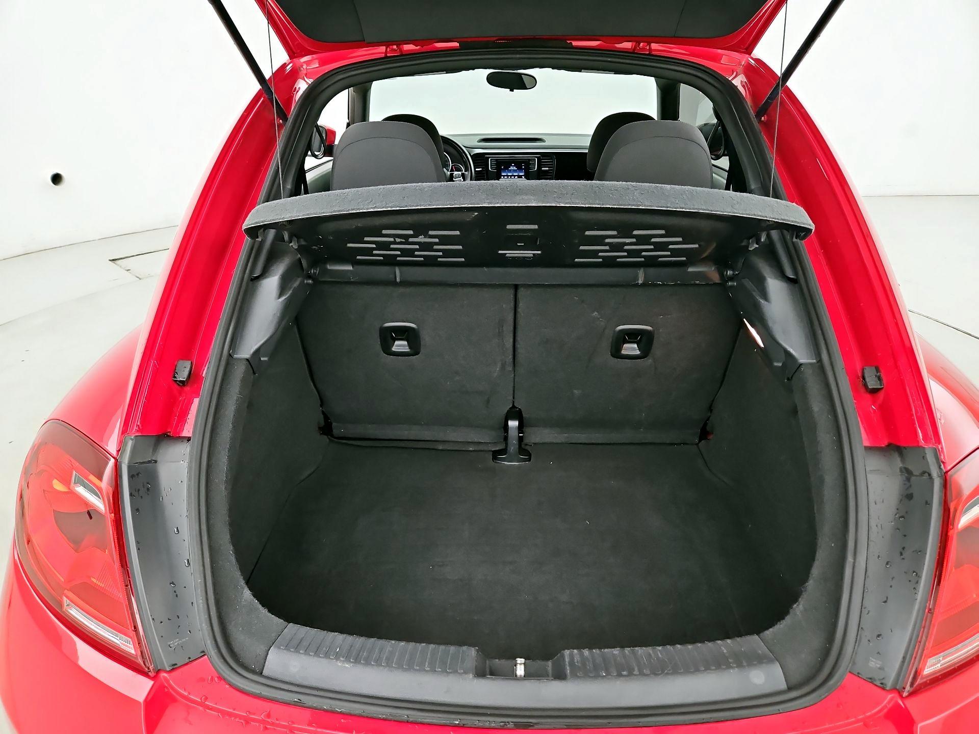 Thumbnail: 2019 Volkswagen Beetle - 20