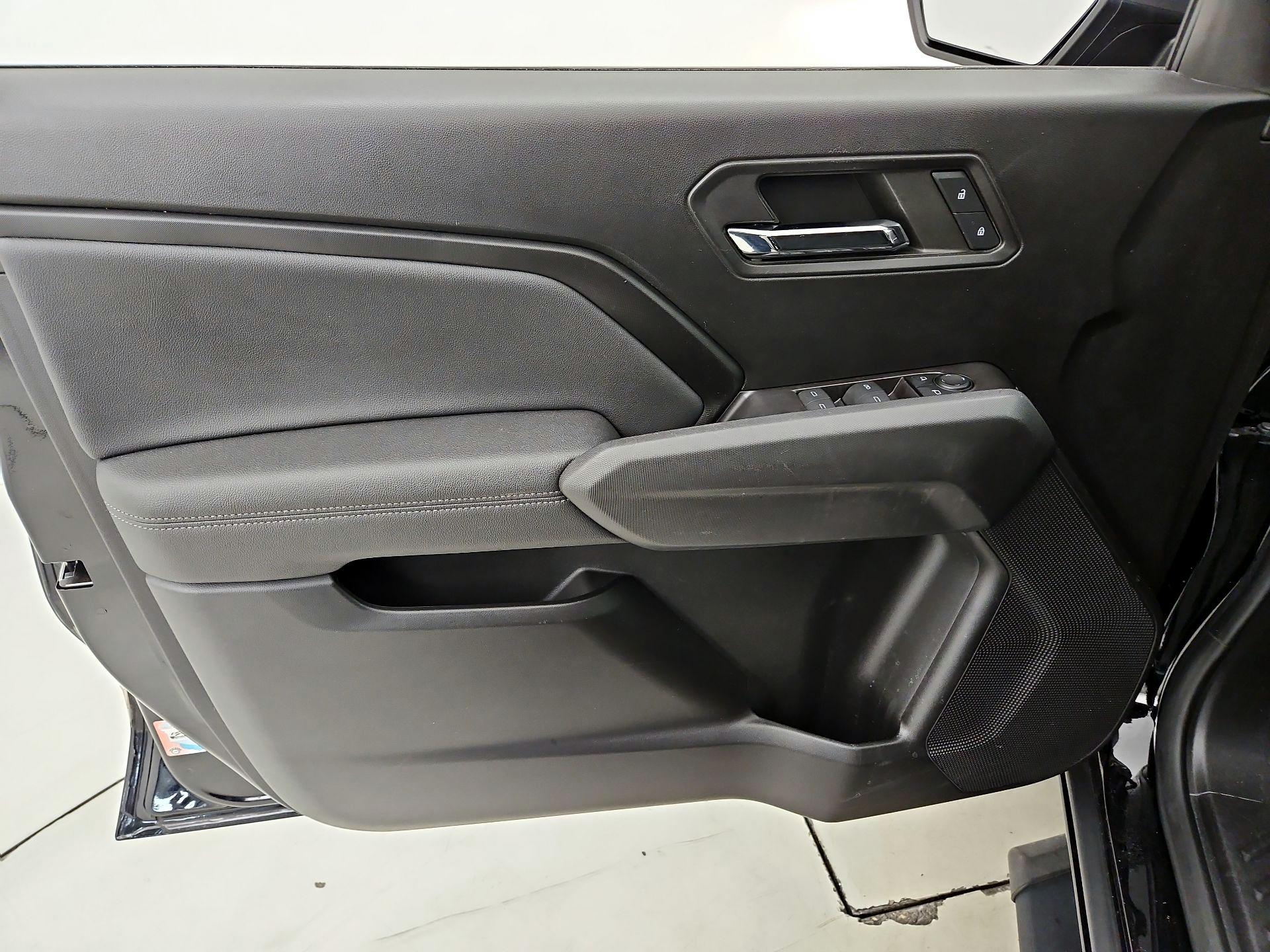 Thumbnail: 2023 Chevrolet Colorado - 12