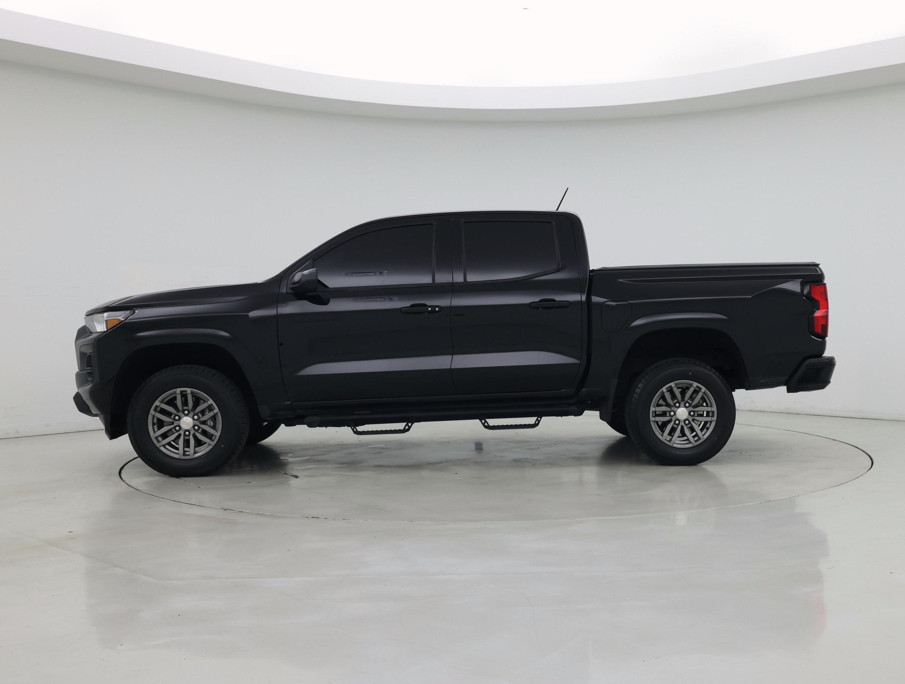 Thumbnail: 2023 Chevrolet Colorado - 3