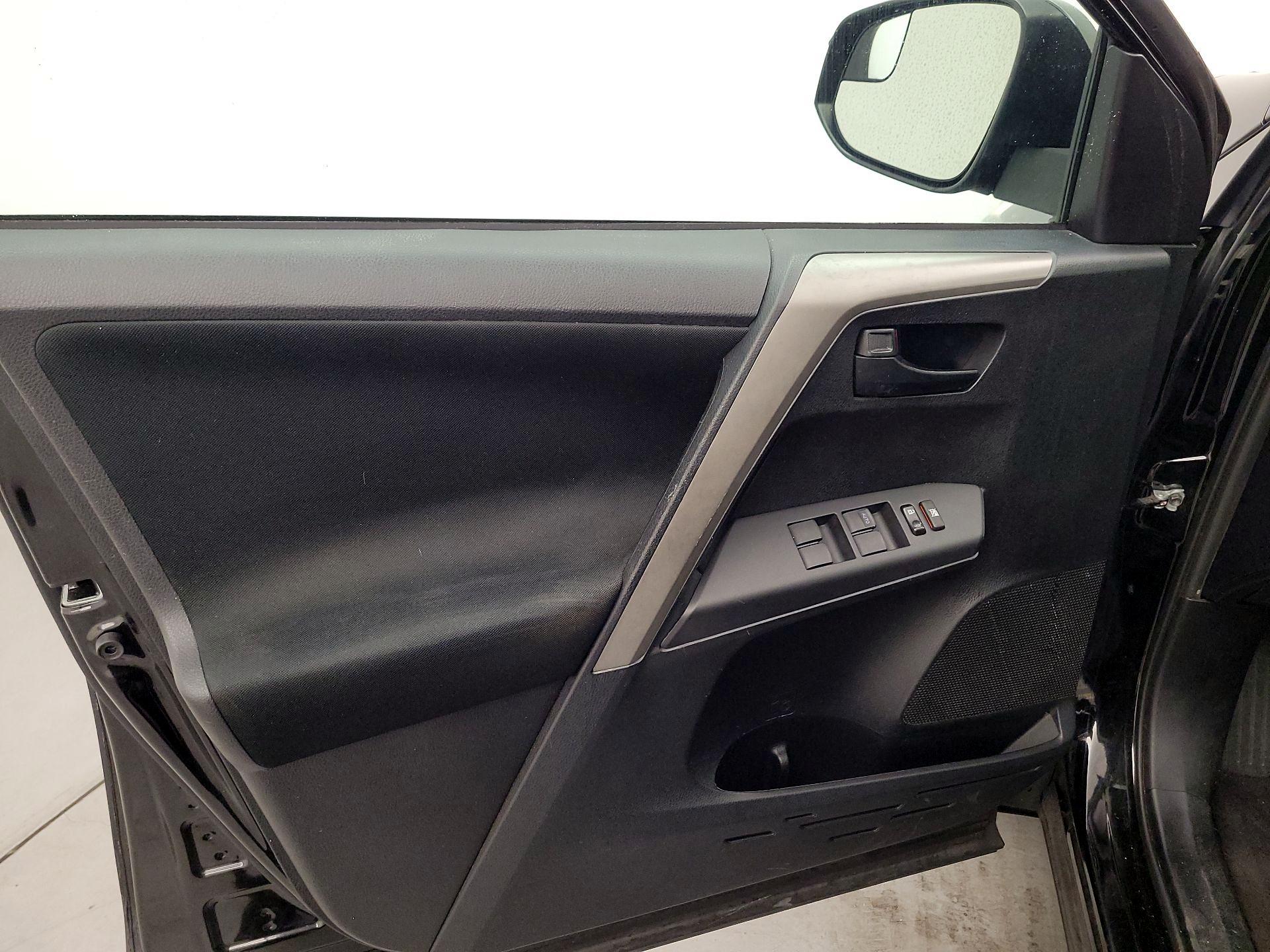 Thumbnail: 2017 Toyota RAV4 - 12