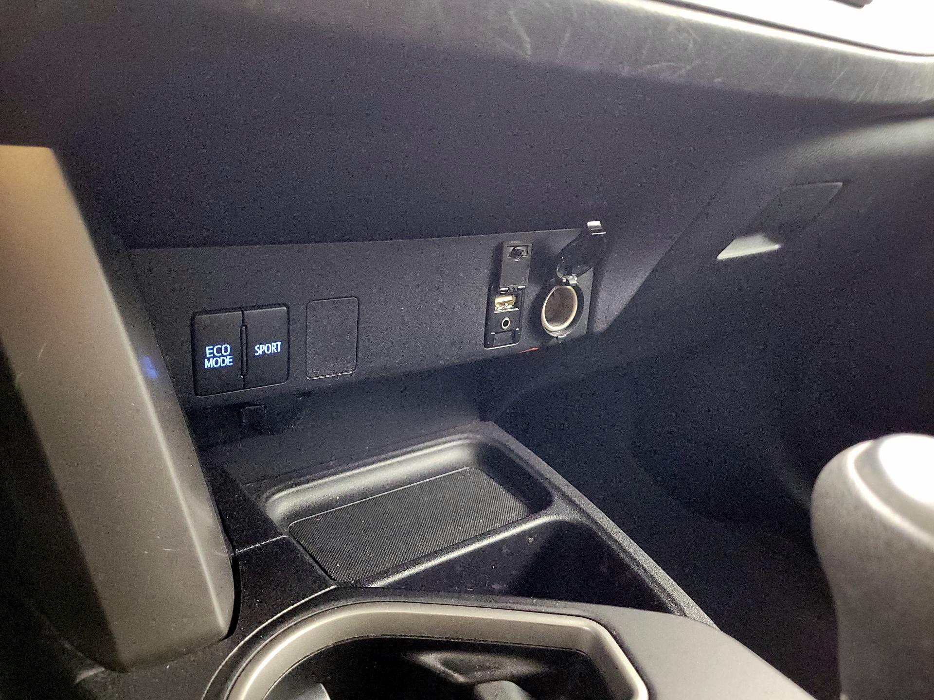 Thumbnail: 2017 Toyota RAV4 - 18