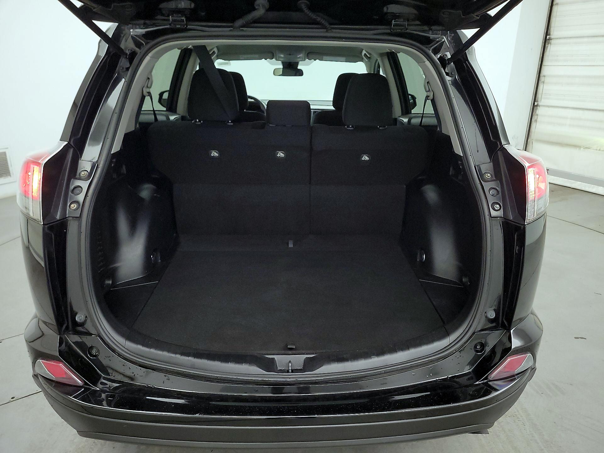 Thumbnail: 2017 Toyota RAV4 - 20