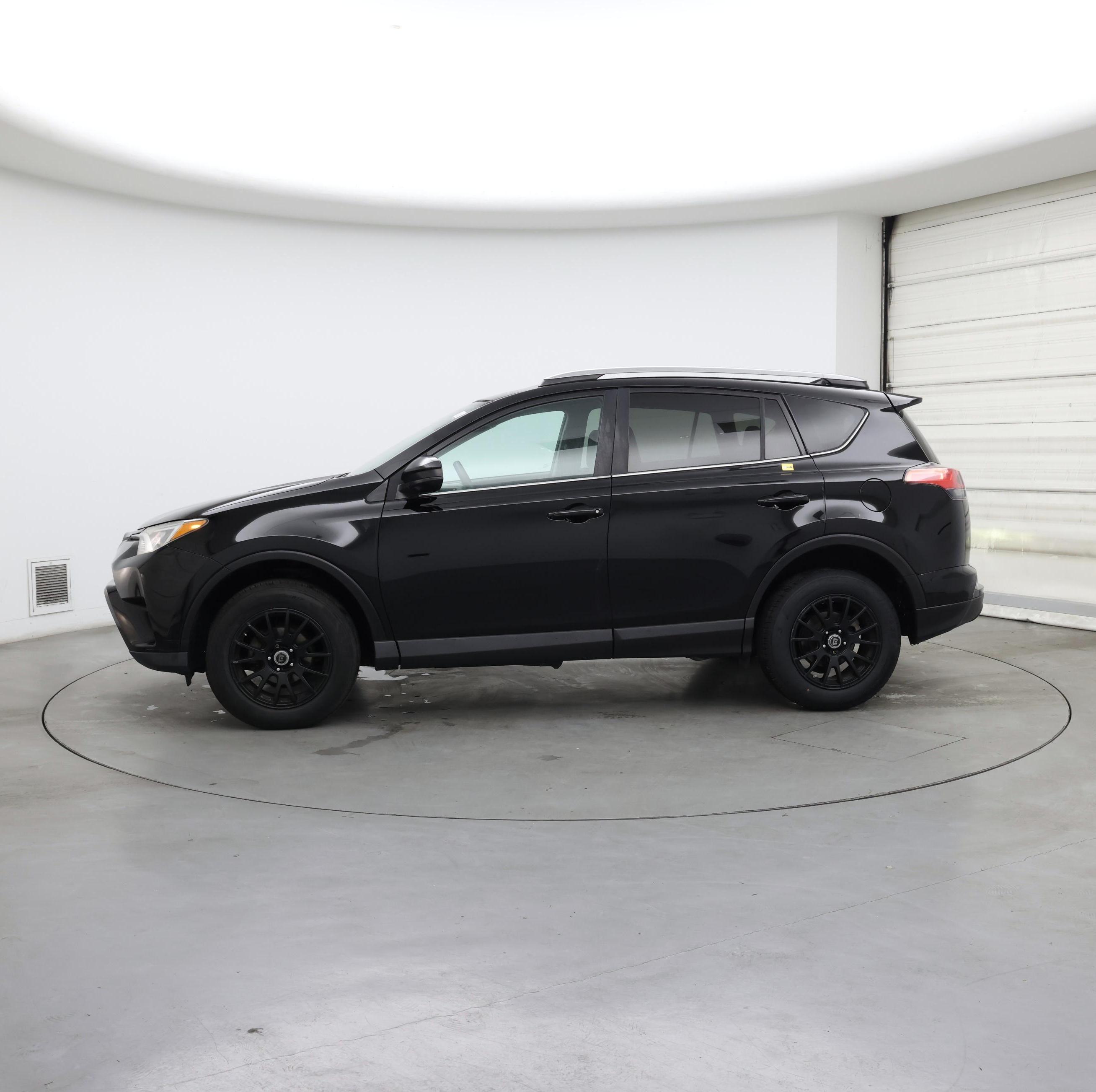 Thumbnail: 2017 Toyota RAV4 - 3