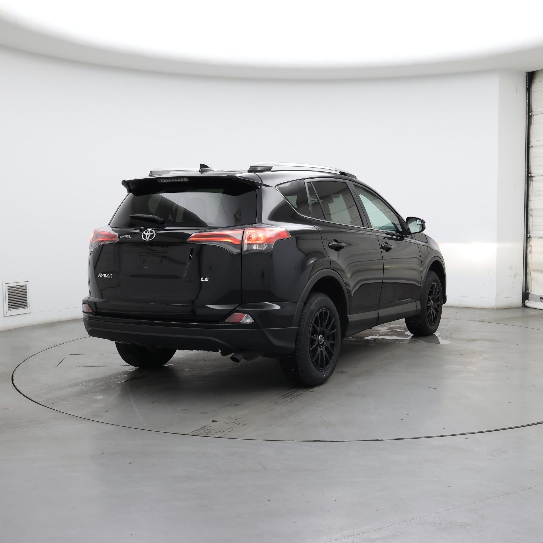 Thumbnail: 2017 Toyota RAV4 - 8