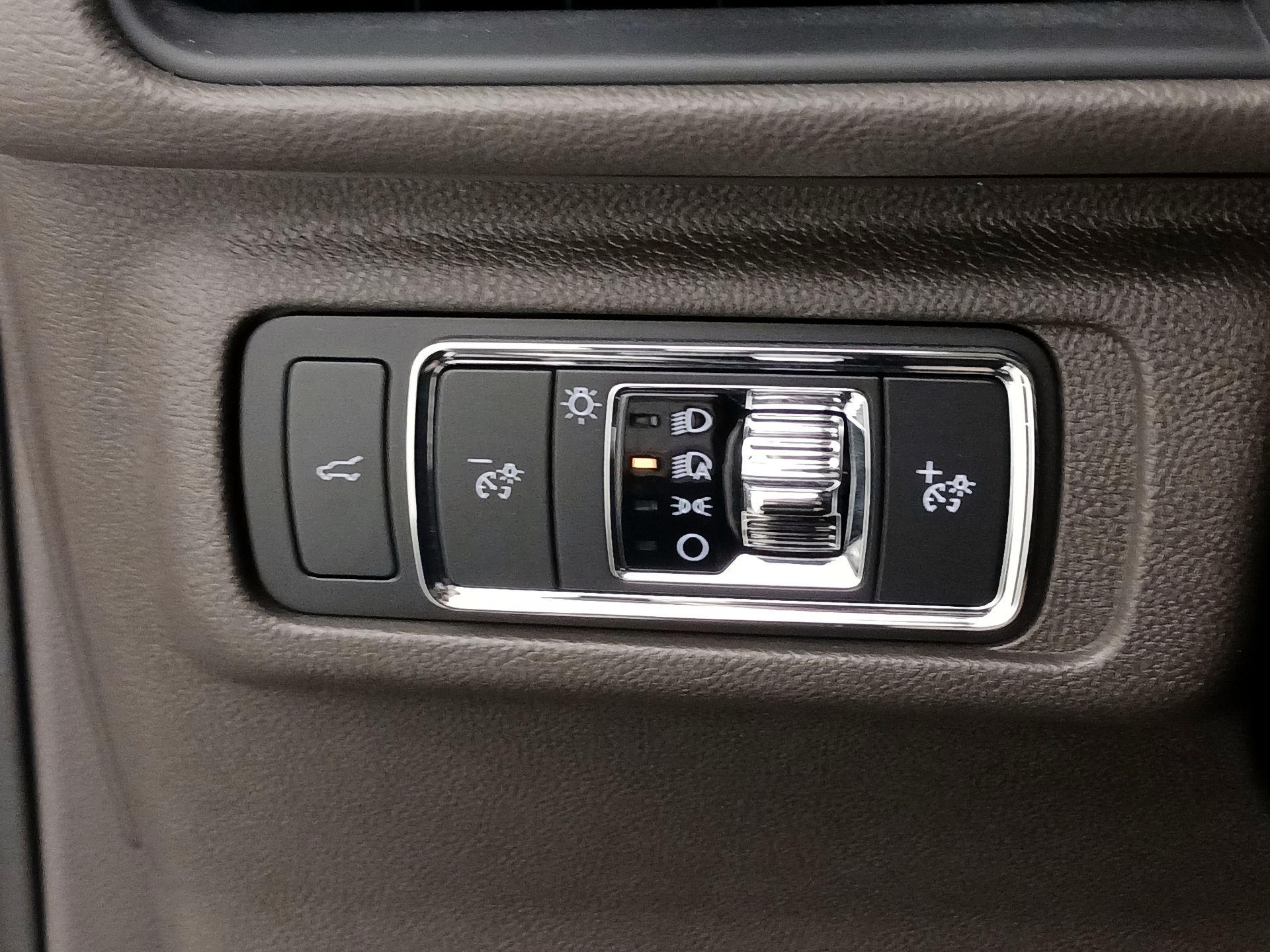 Thumbnail: 2022 Lincoln Corsair - 13