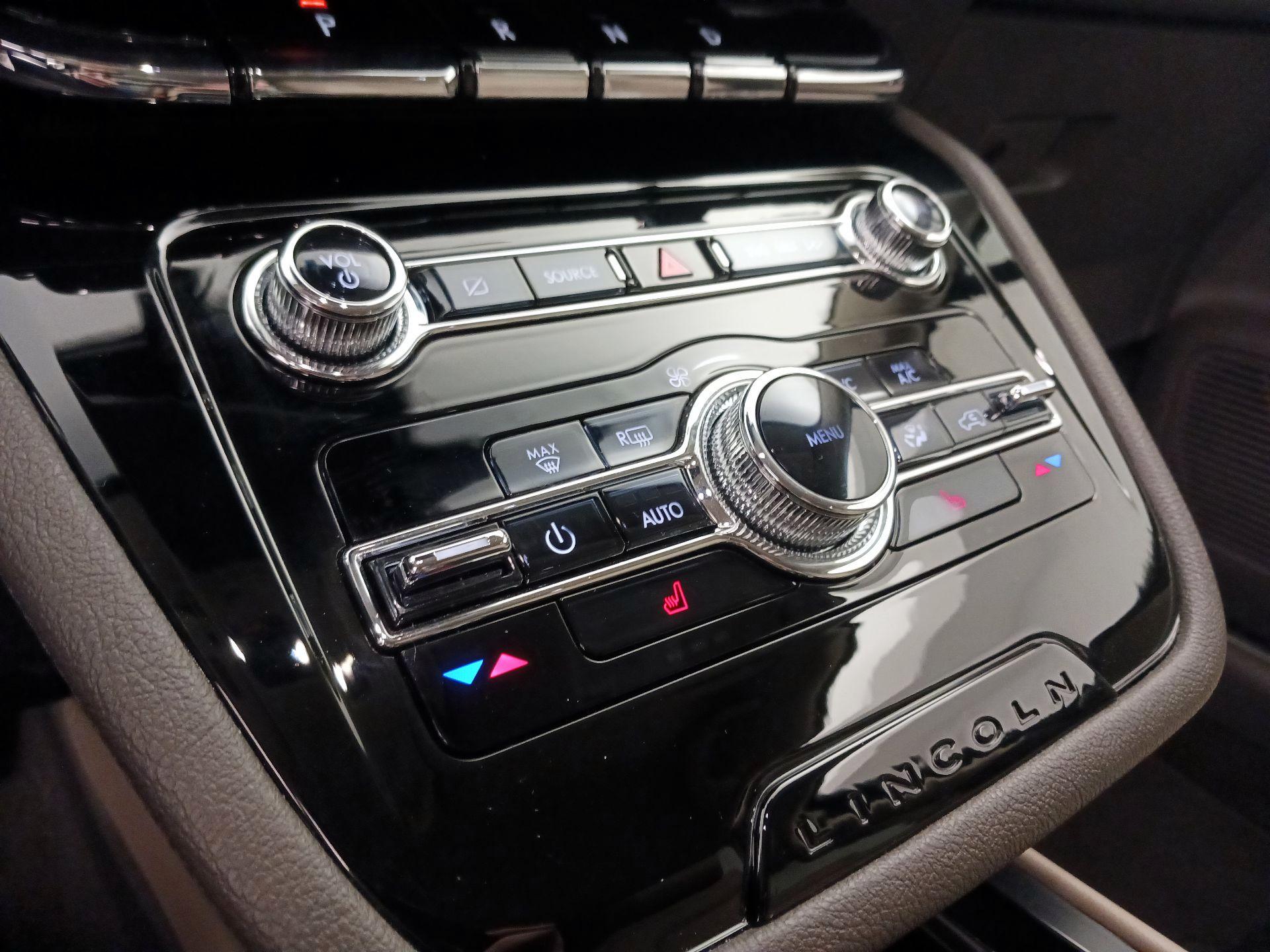 Thumbnail: 2022 Lincoln Corsair - 16