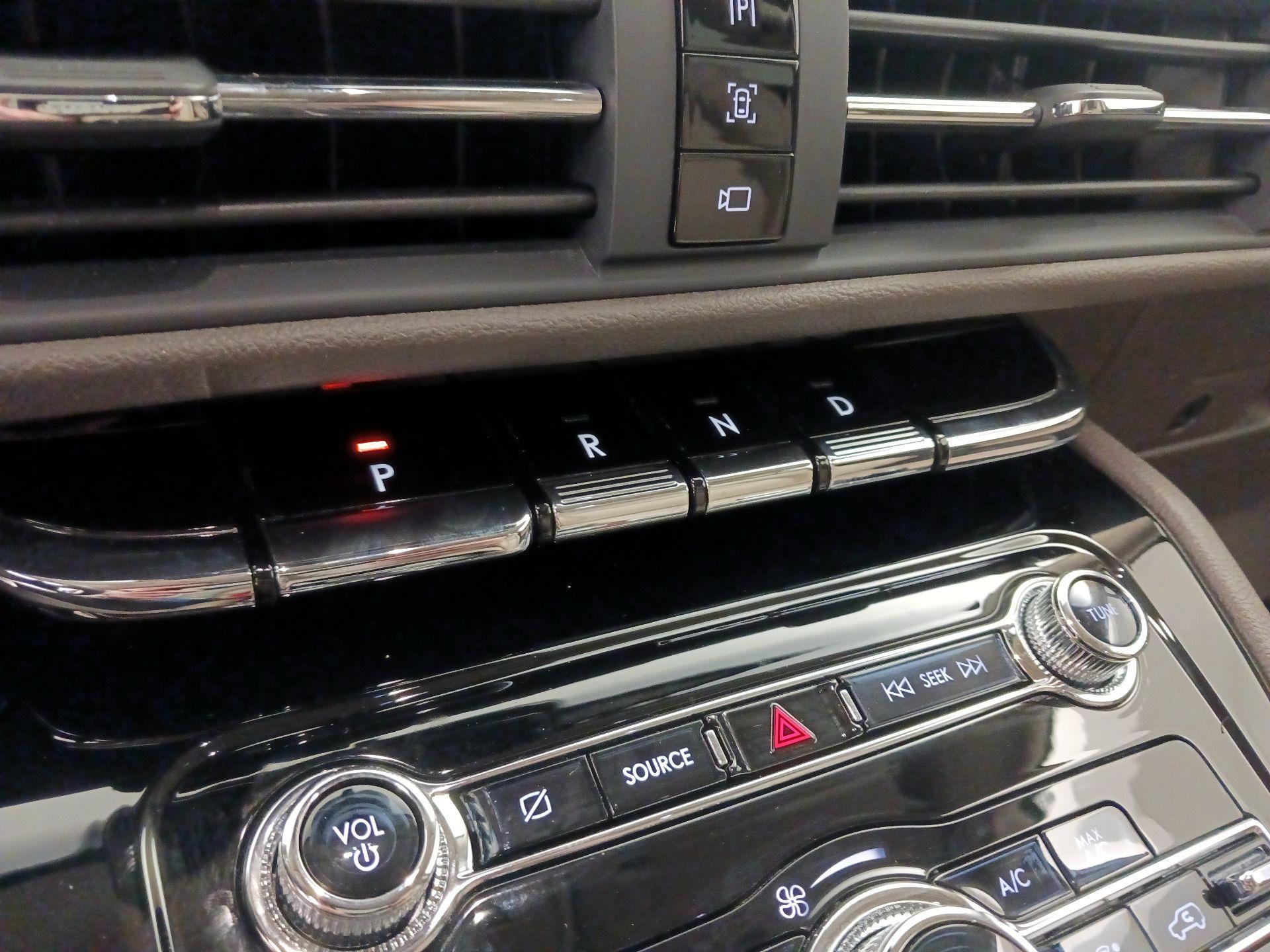 Thumbnail: 2022 Lincoln Corsair - 17