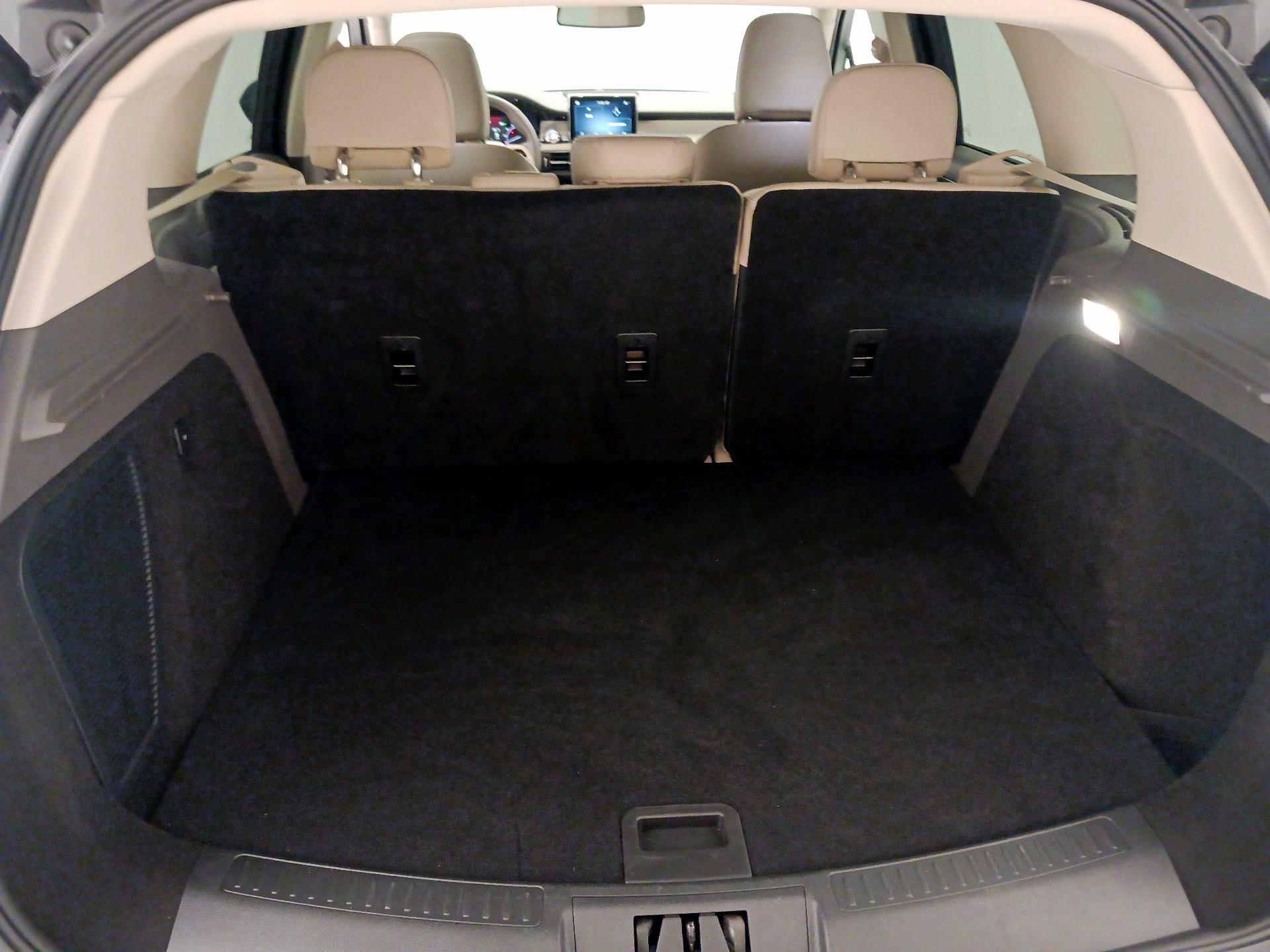 Thumbnail: 2022 Lincoln Corsair - 20