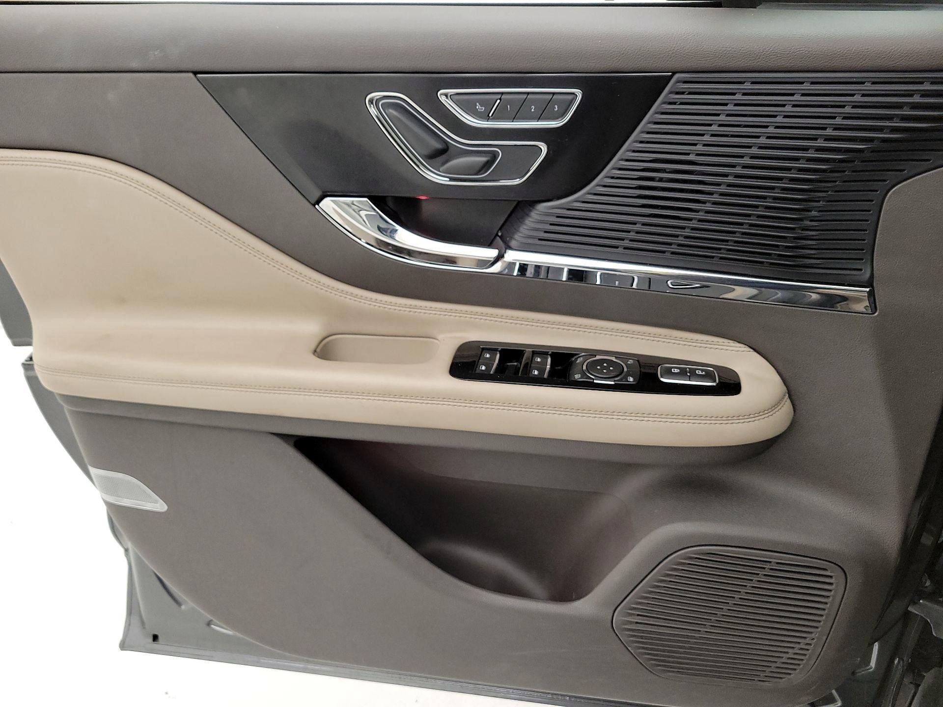 Thumbnail: 2022 Lincoln Corsair - 12