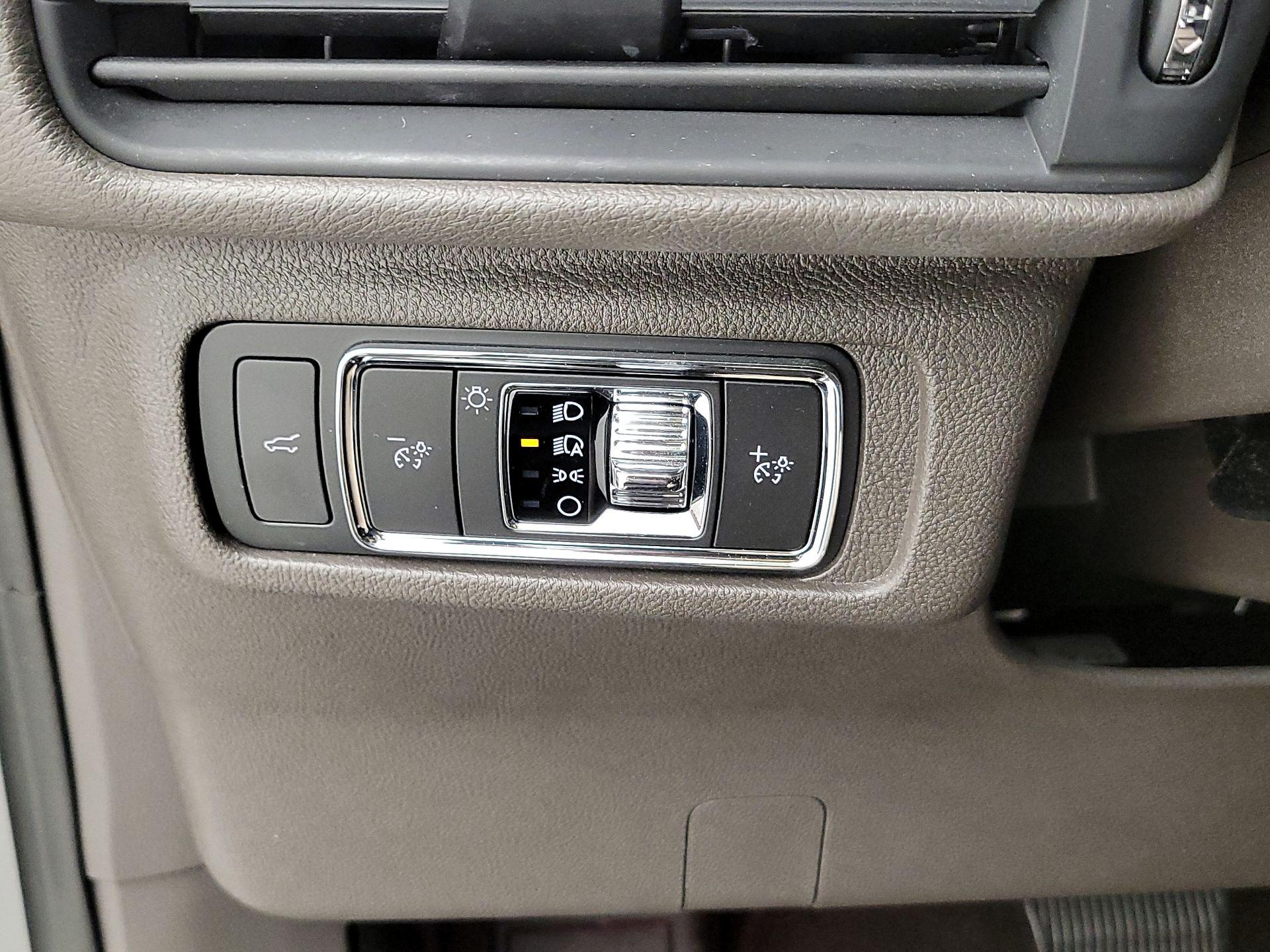 Thumbnail: 2022 Lincoln Corsair - 13