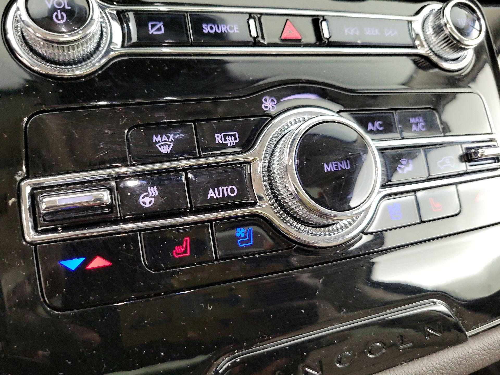 Thumbnail: 2022 Lincoln Corsair - 17