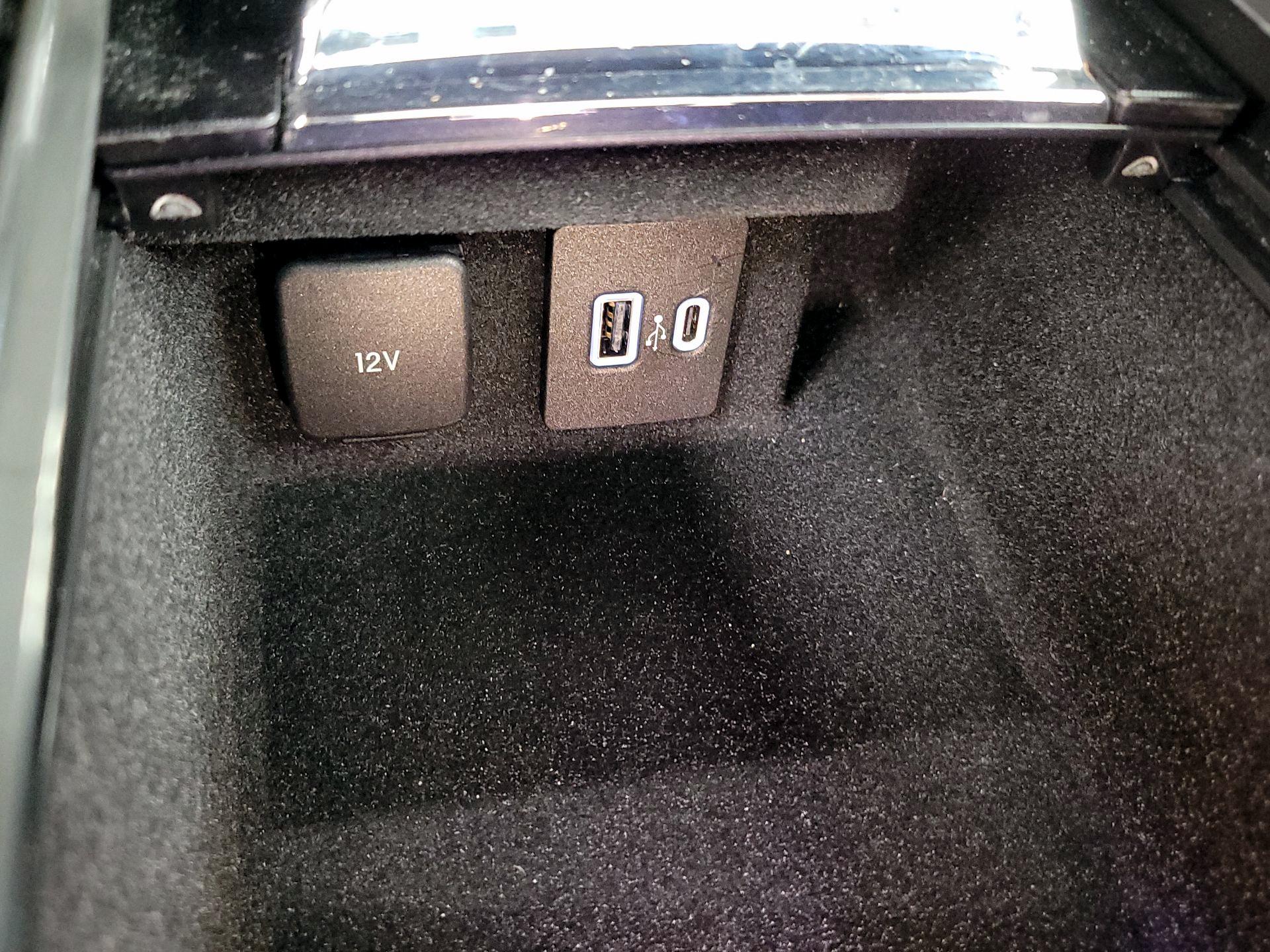 Thumbnail: 2022 Lincoln Corsair - 19