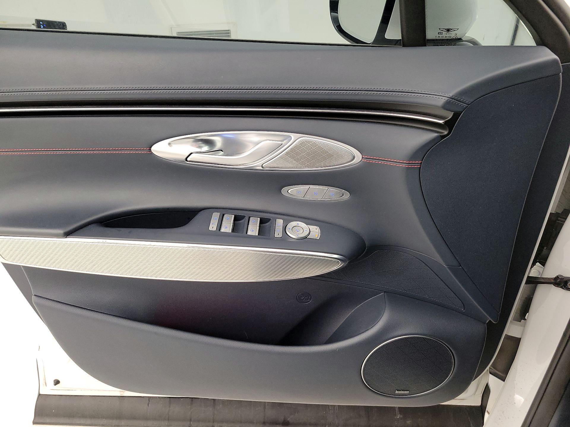 Thumbnail: 2023 Genesis GV70 - 12