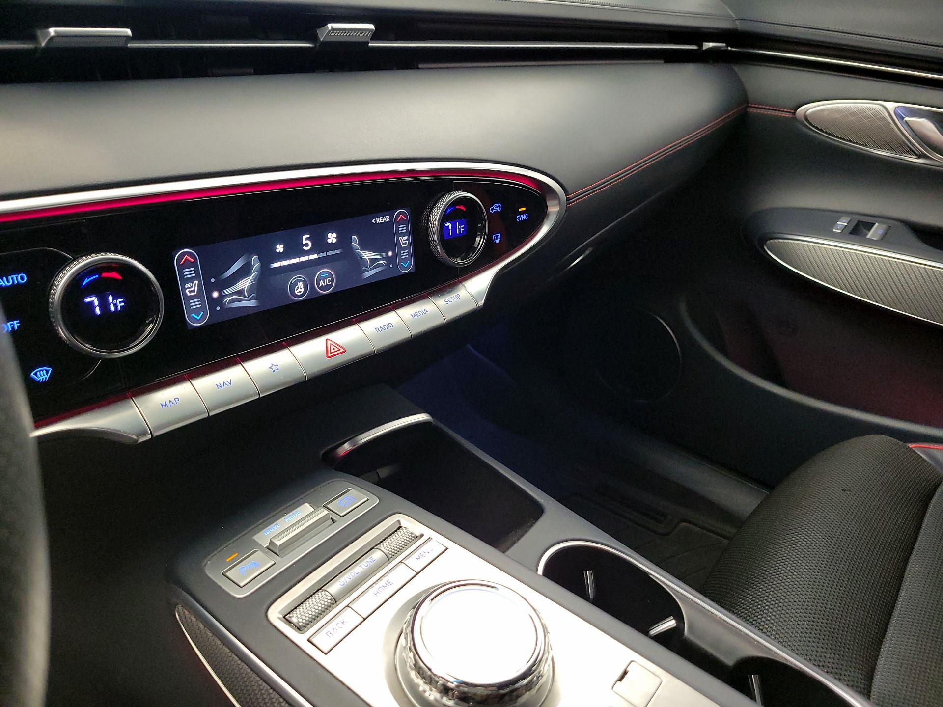 Thumbnail: 2023 Genesis GV70 - 17