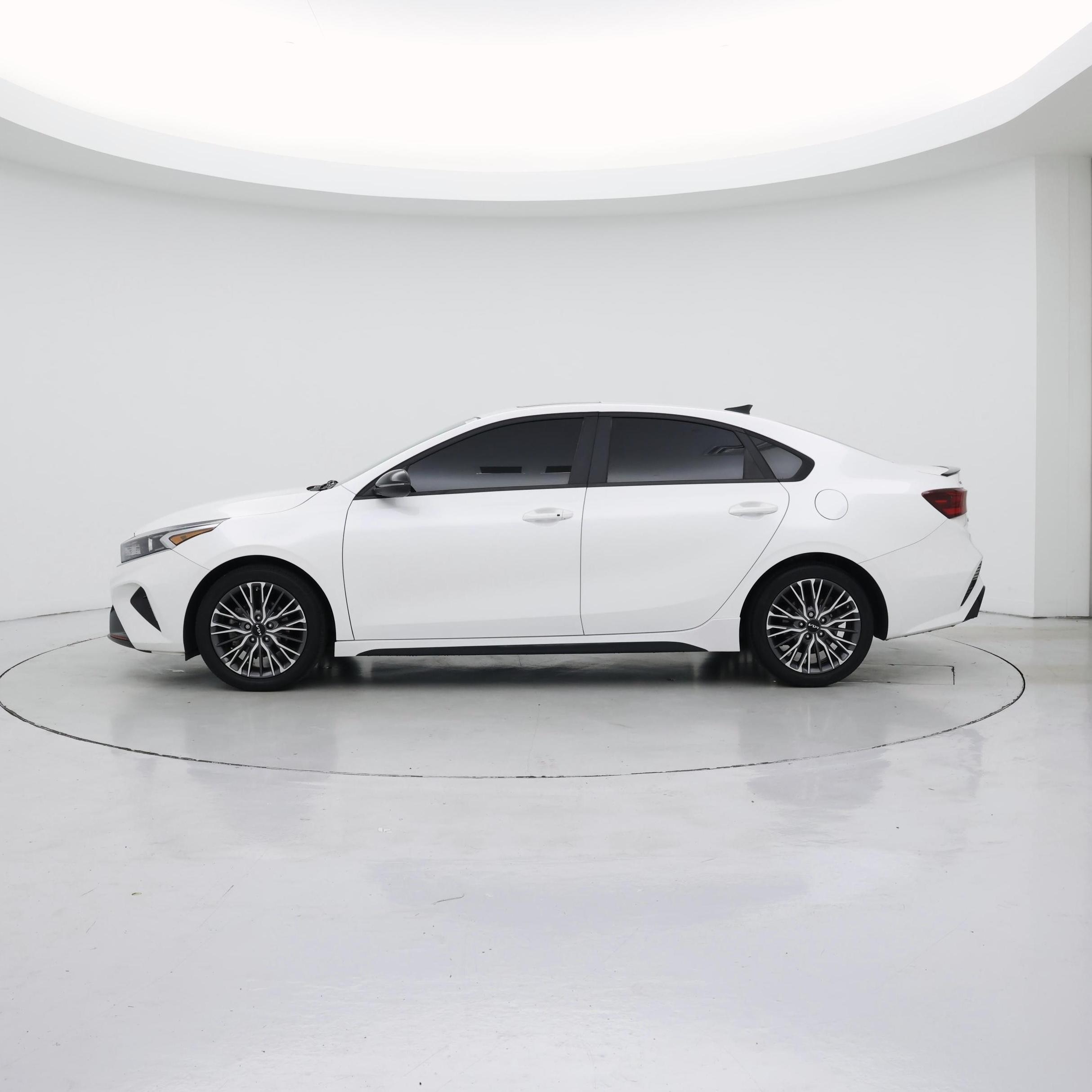 Thumbnail: 2023 Kia Forte - 3