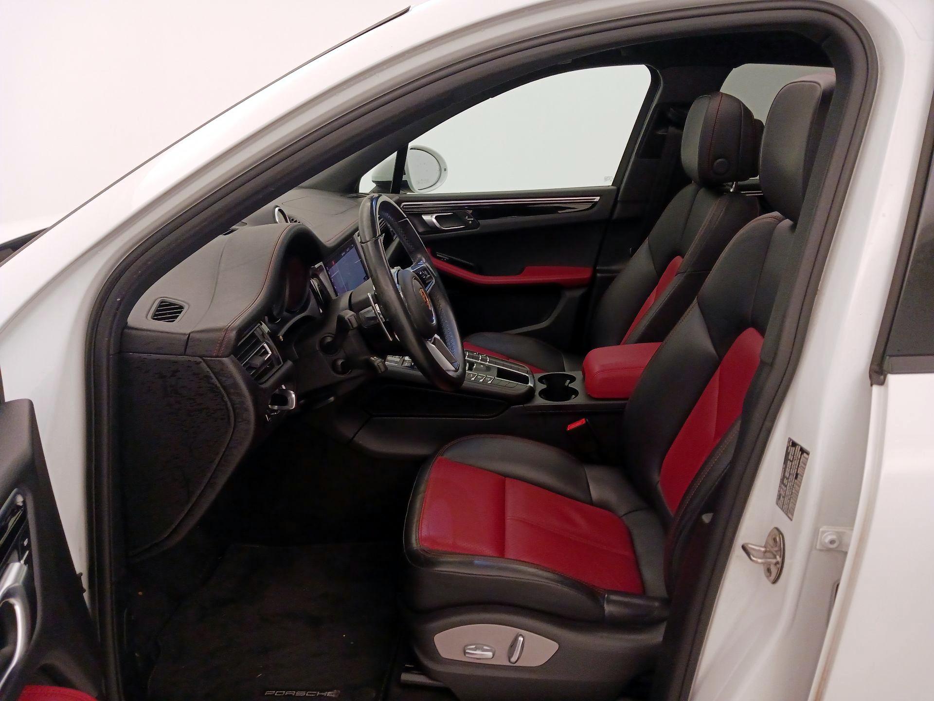 Thumbnail: 2020 Porsche Macan - 11