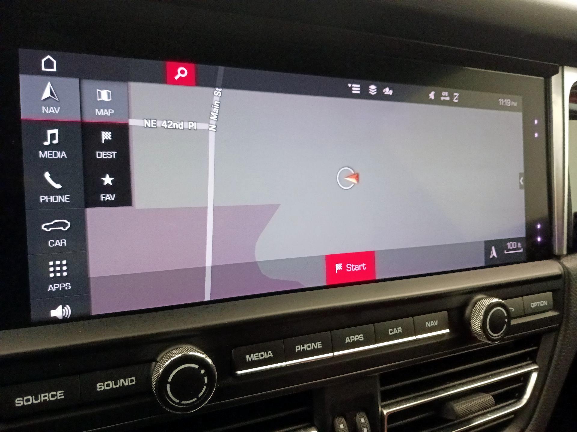 Thumbnail: 2020 Porsche Macan - 14