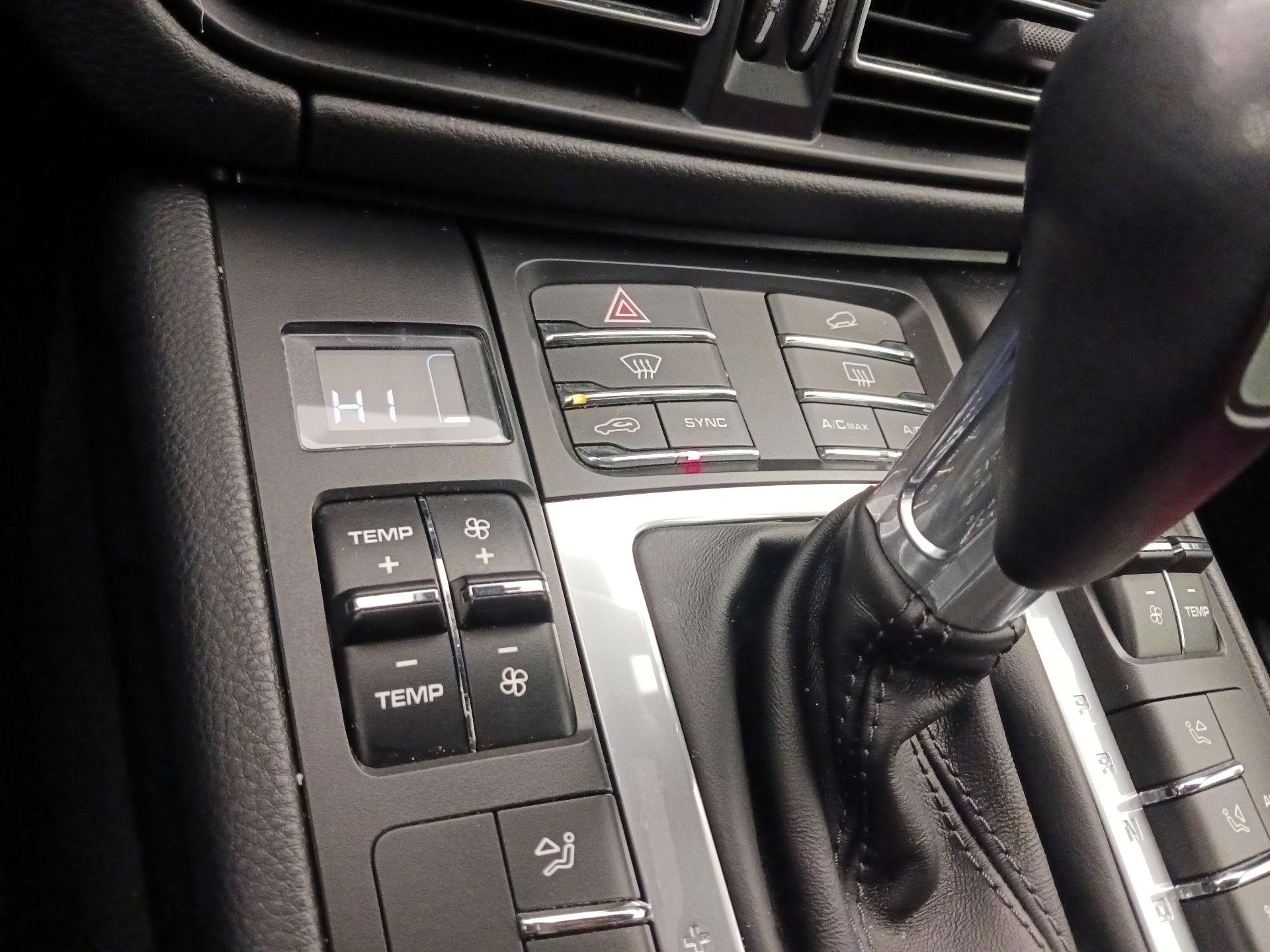 Thumbnail: 2020 Porsche Macan - 17