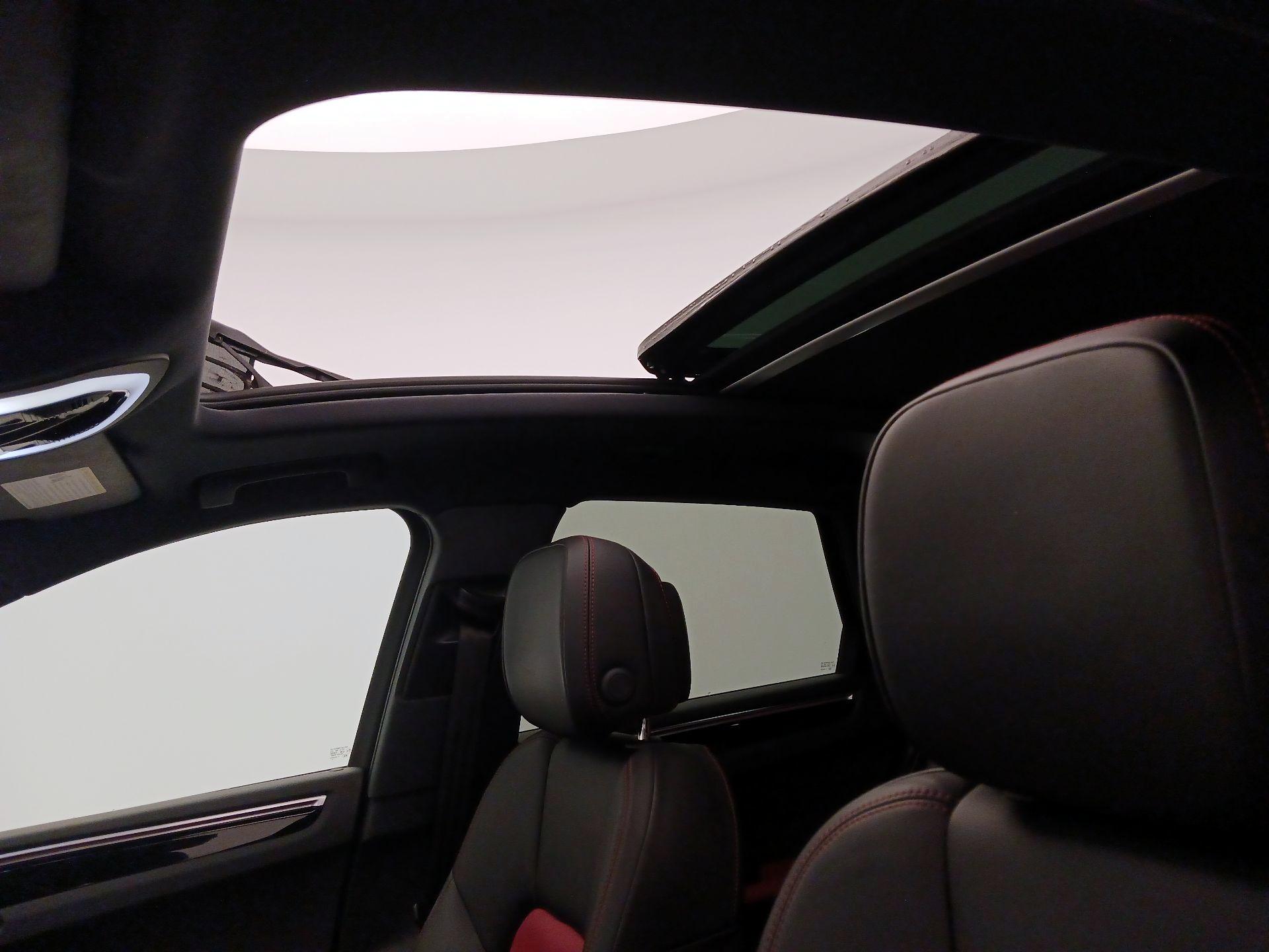 Thumbnail: 2020 Porsche Macan - 20